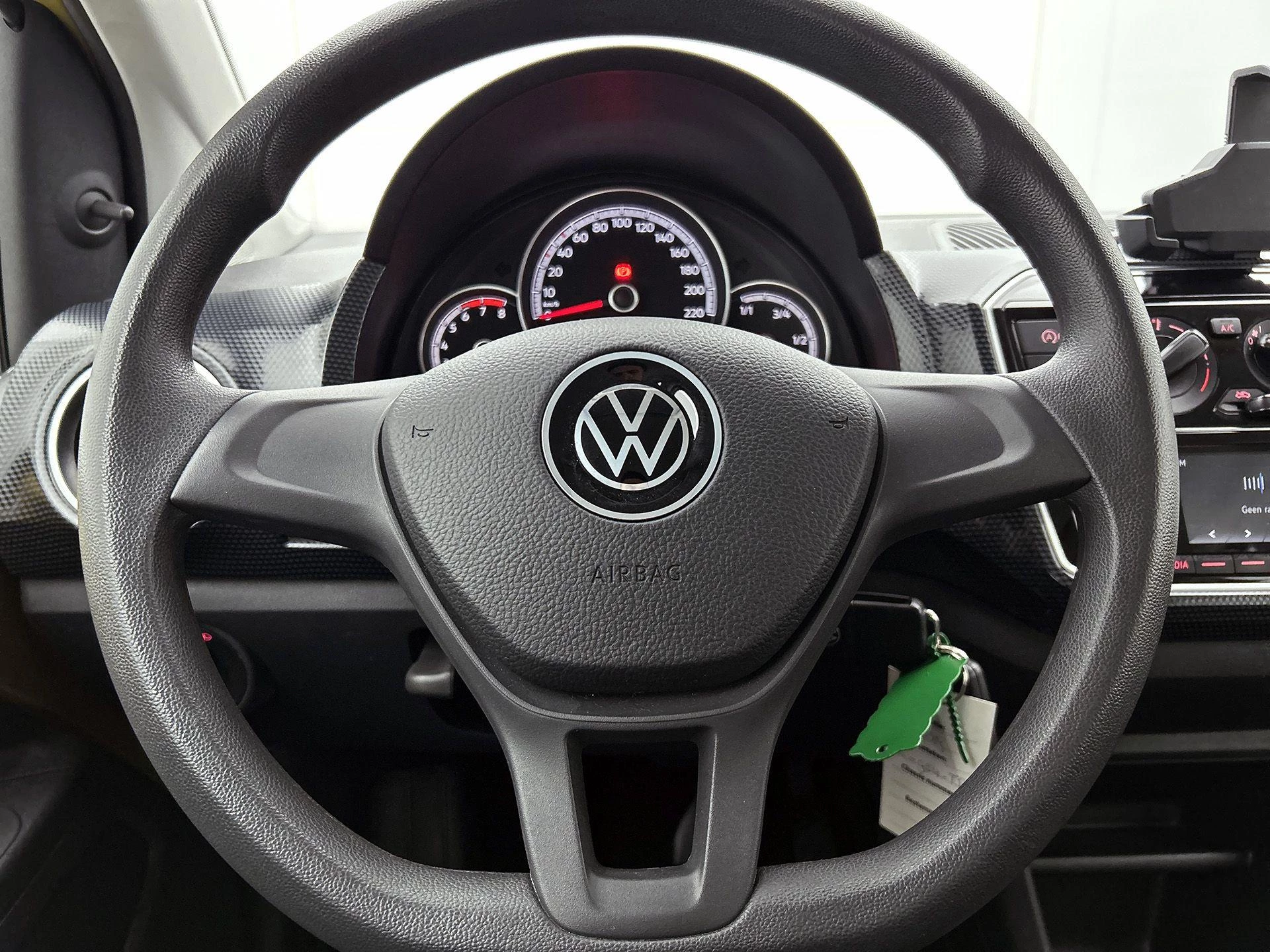 Volkswagen-up!-image-24