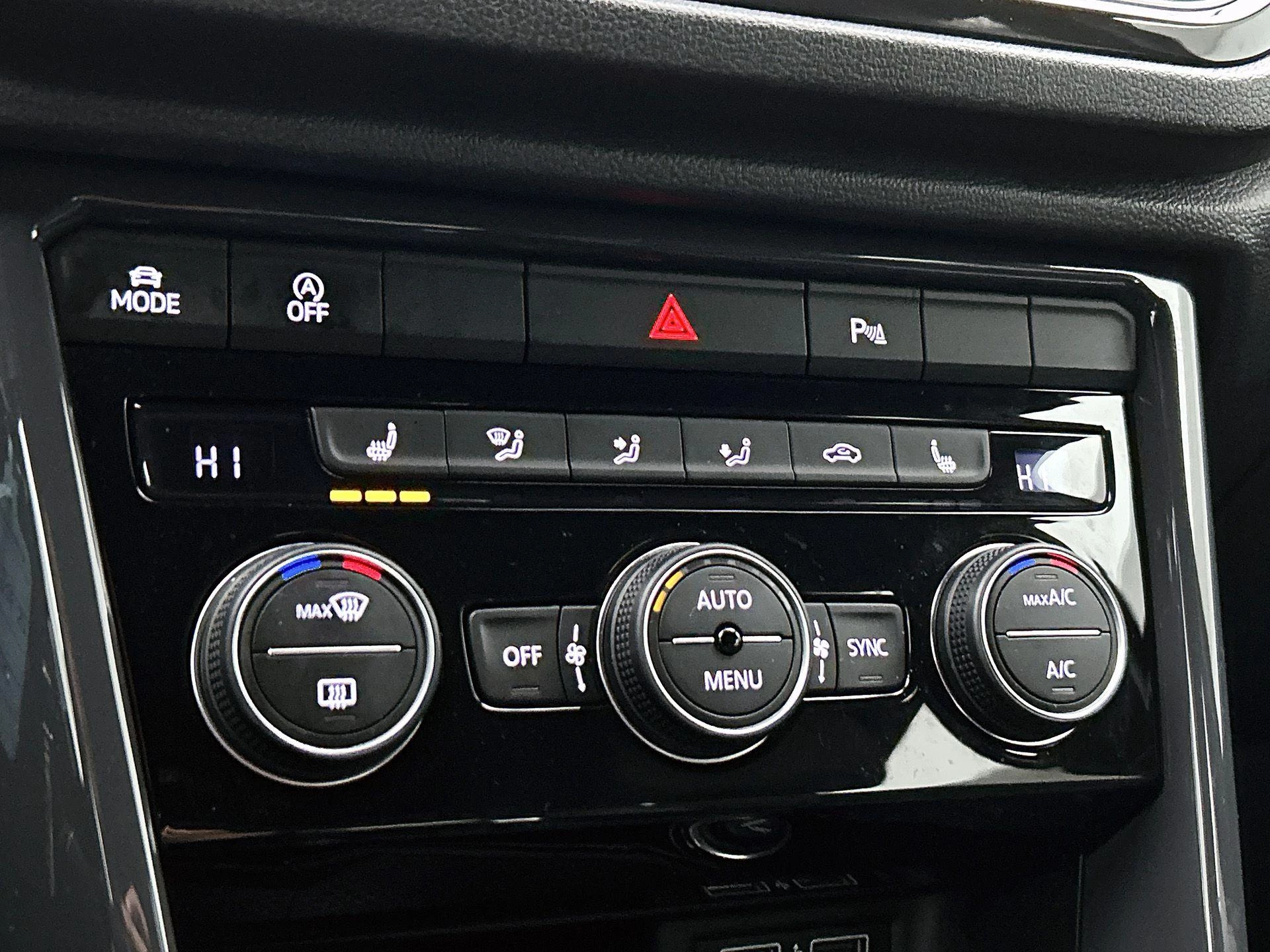 Volkswagen-T-Roc-image-25