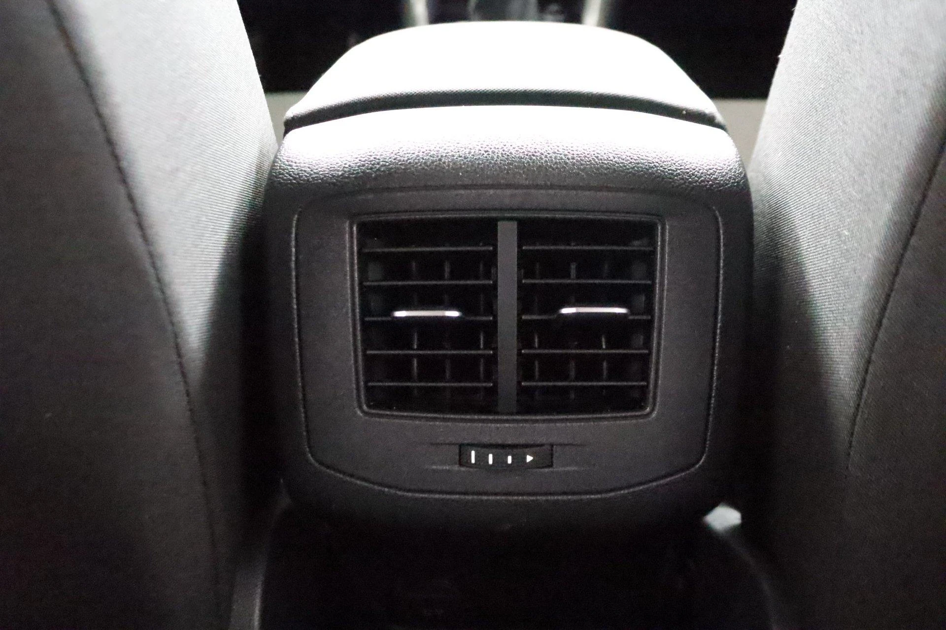 Volkswagen-T-Roc-image-59