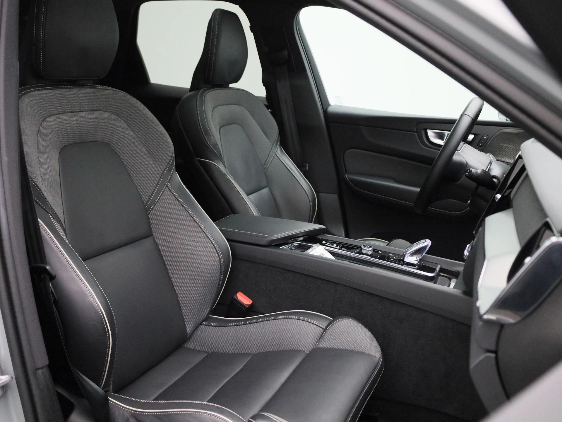 Volvo XC60 2.0 T6 Plug-in hybrid AWD Plus Dark