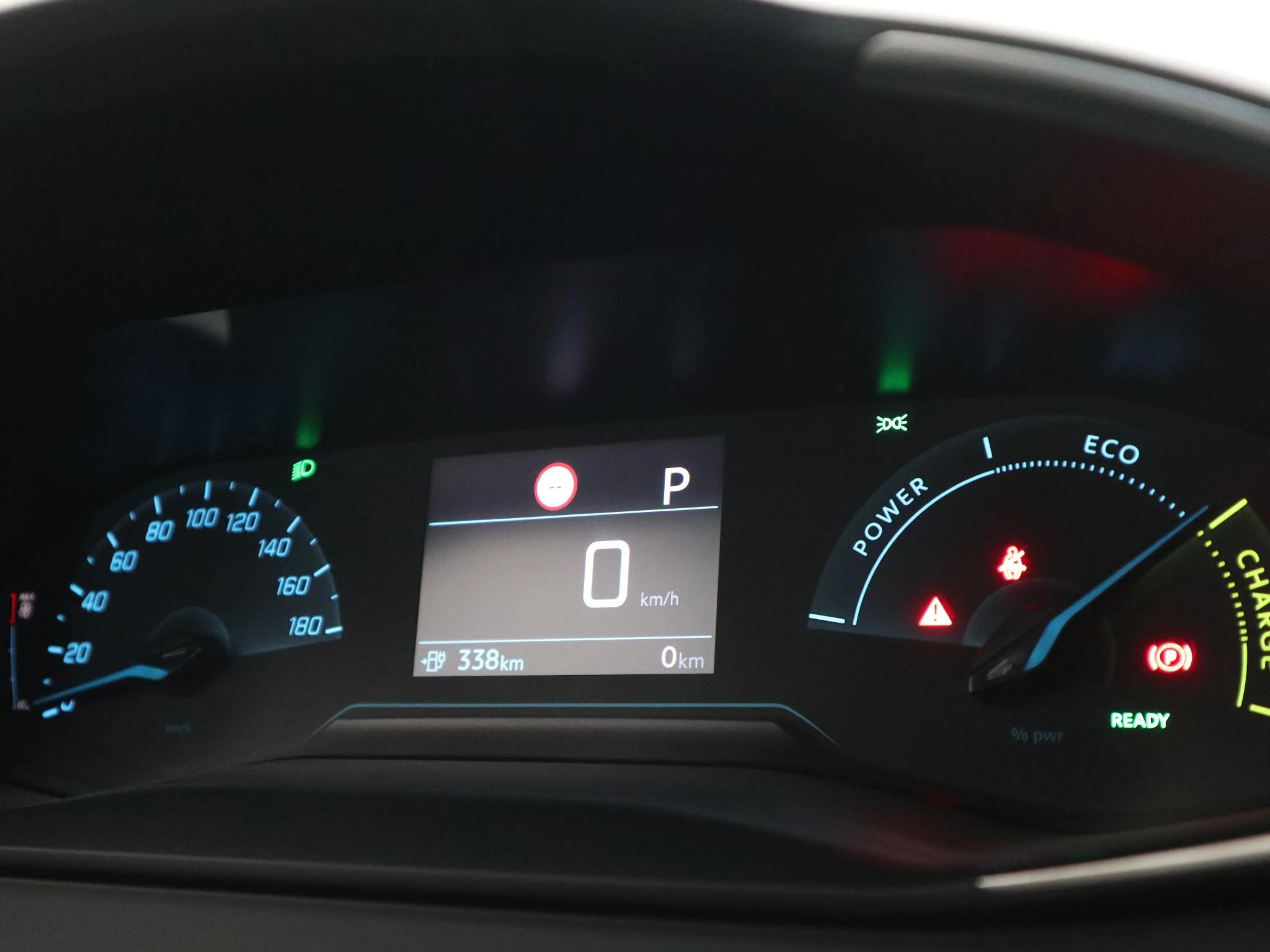 Peugeot-e-208-image-14