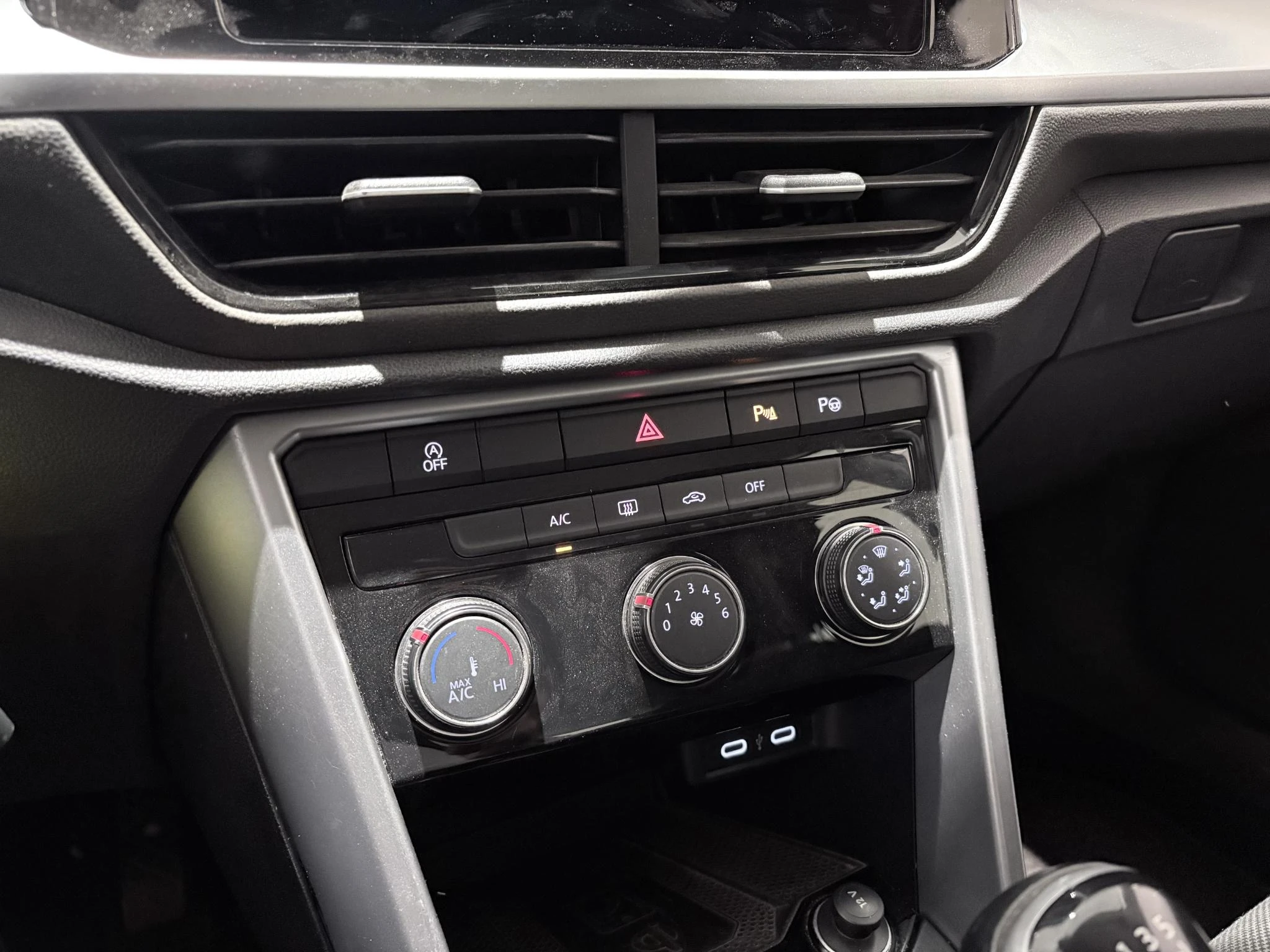 Volkswagen-T-Roc-image-26