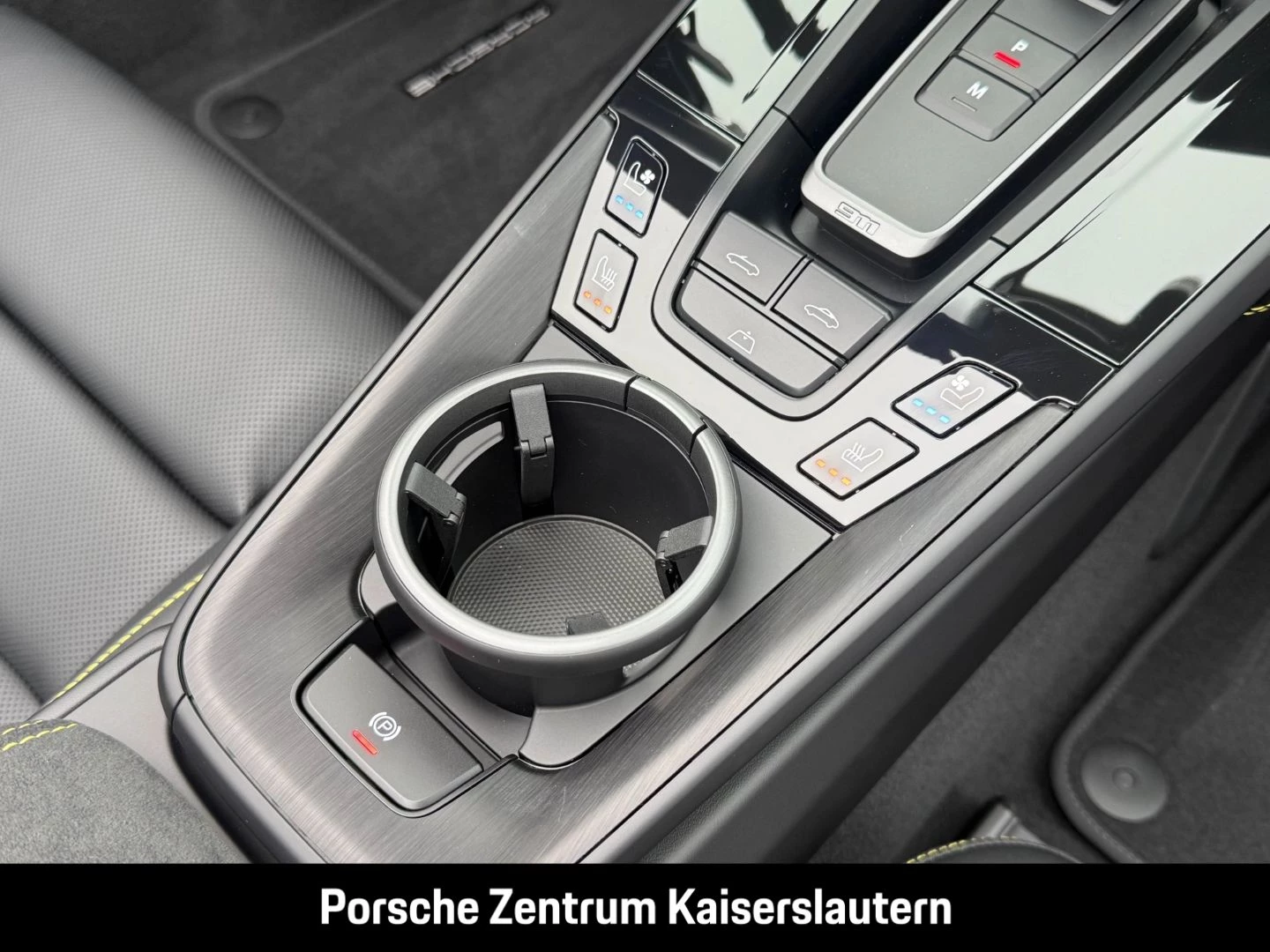 Porsche 911 992 Carrera 4 GTS Cabriolet Liftsystem-VA carrera