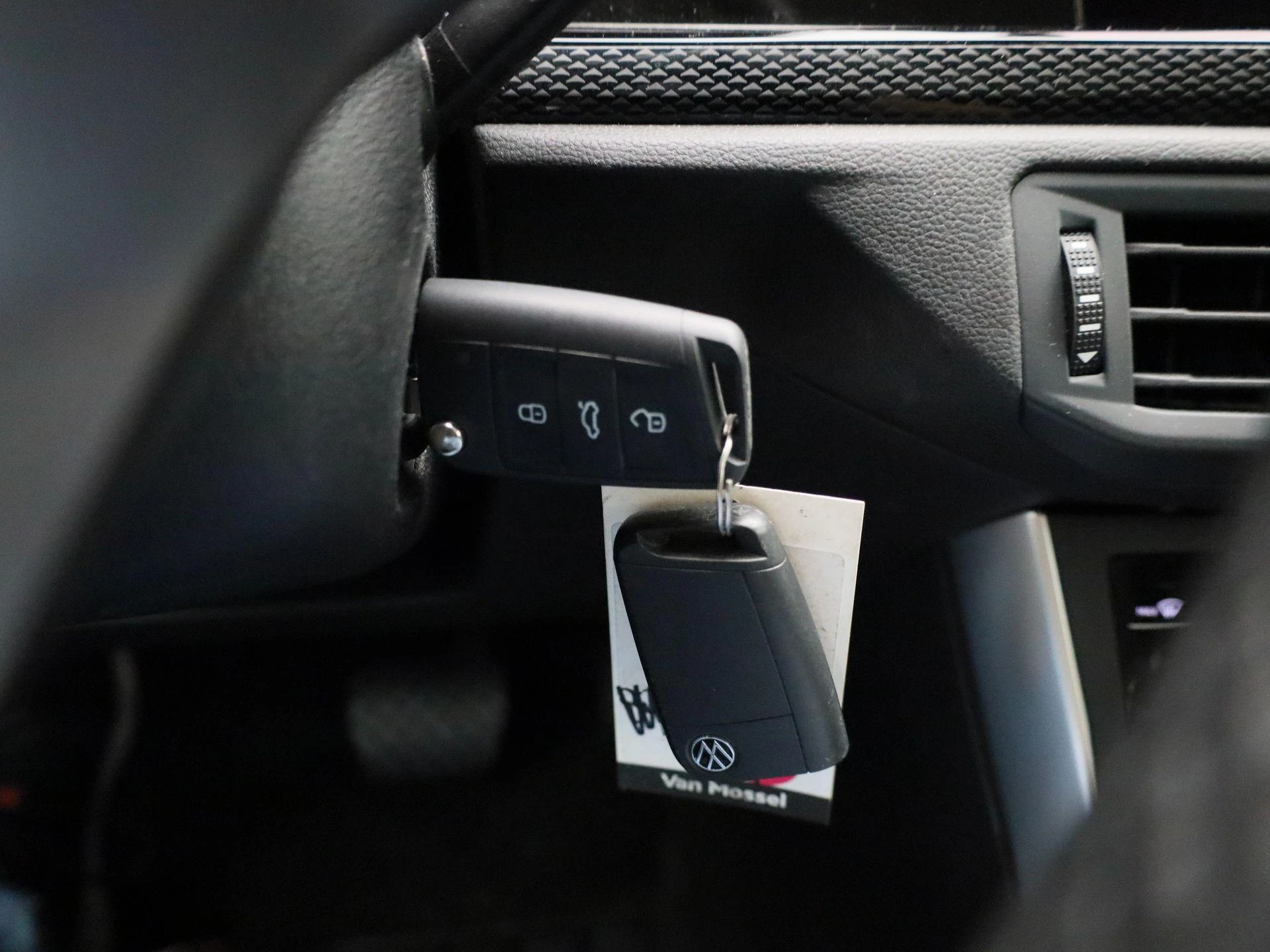 Volkswagen-Polo-image-19