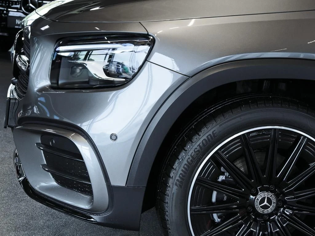 Mercedes-Benz-GLB 200-image-3