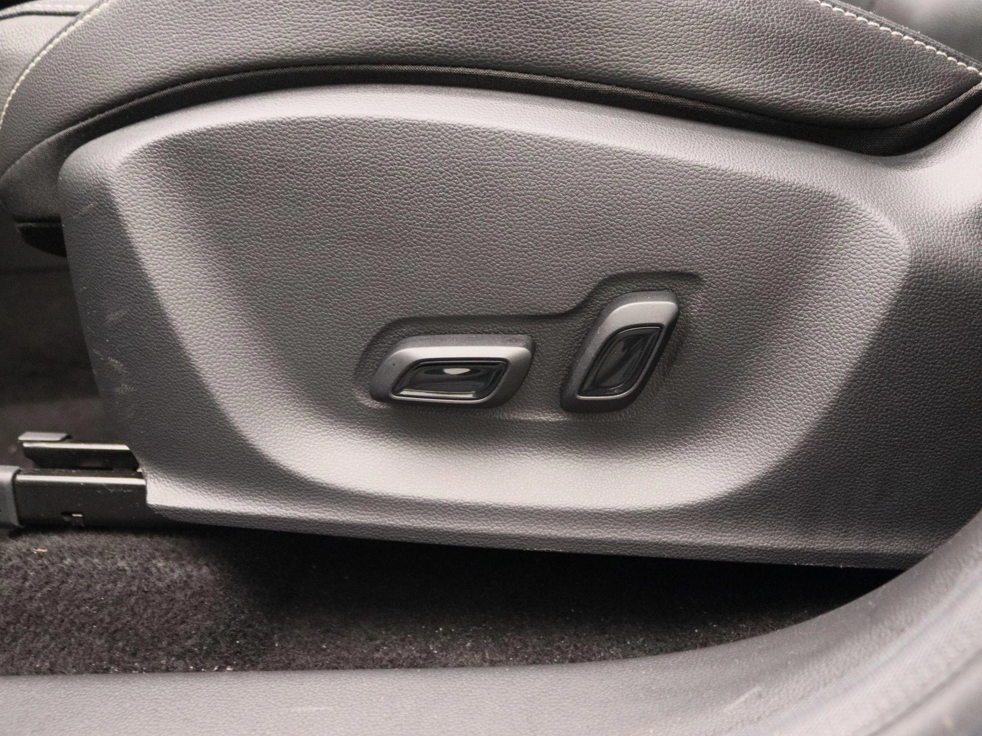 MG-ZS EV-image-13