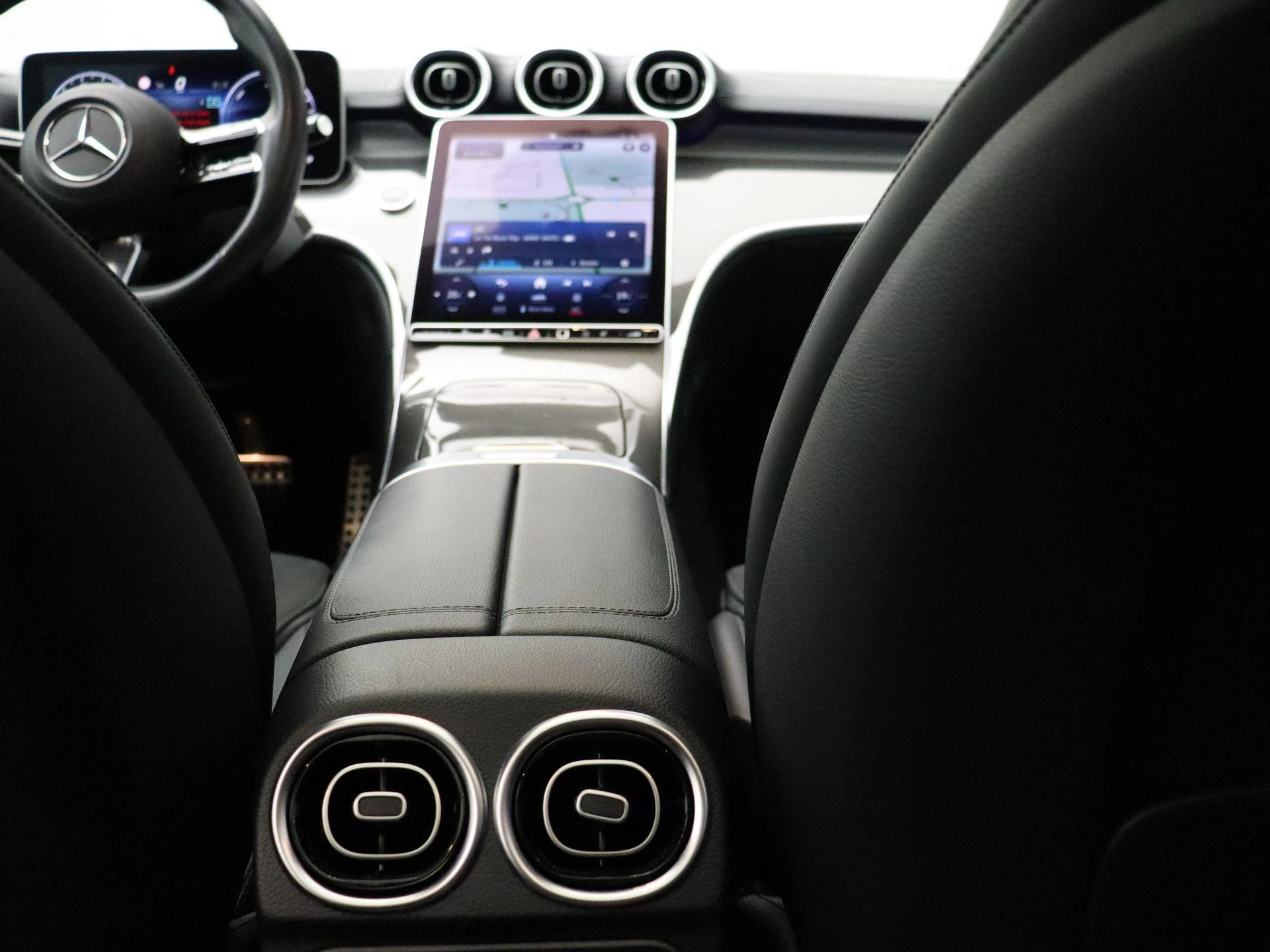 Mercedes-Benz-C-Klasse-image-23