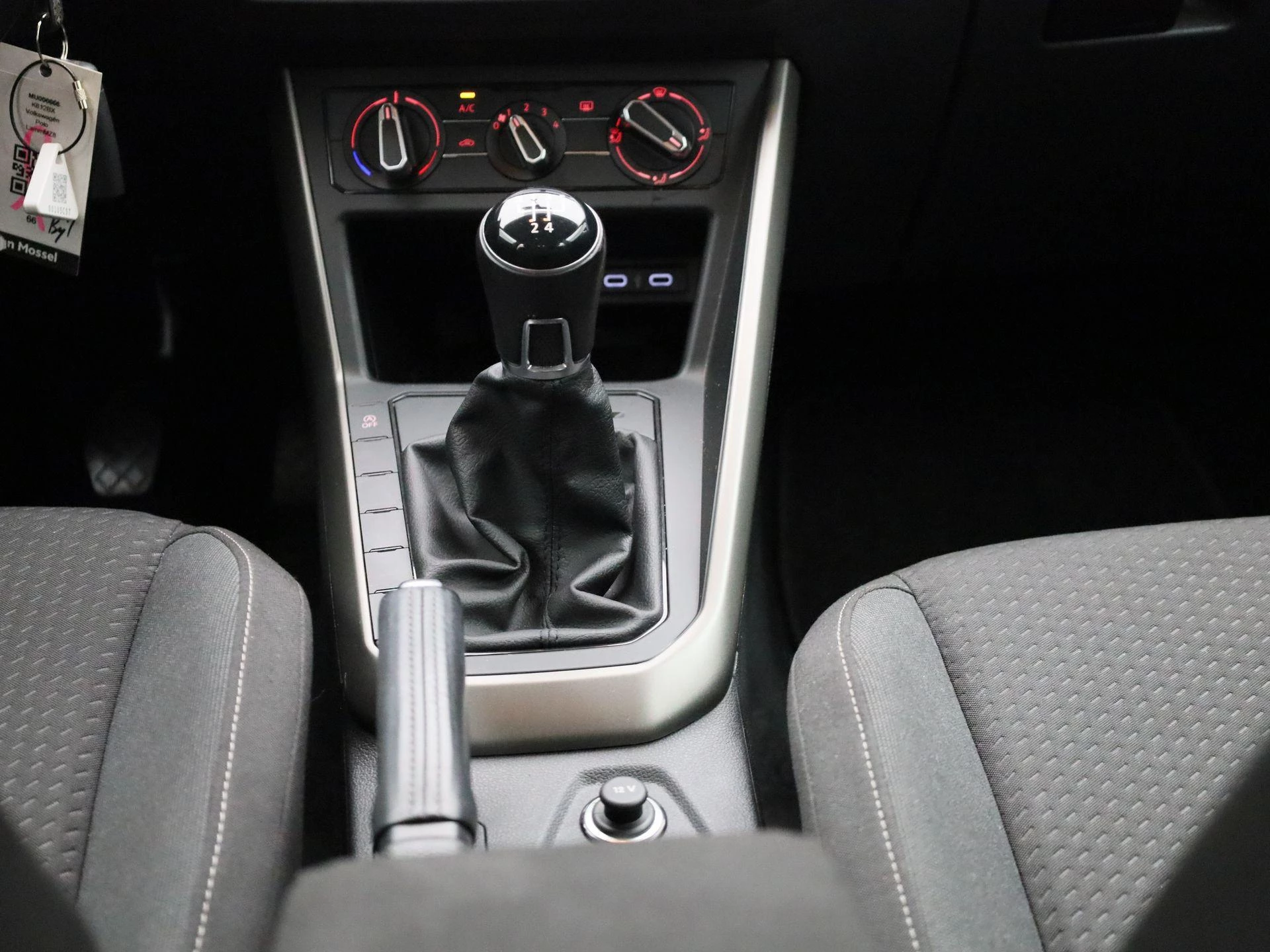 Volkswagen-Polo-image-9