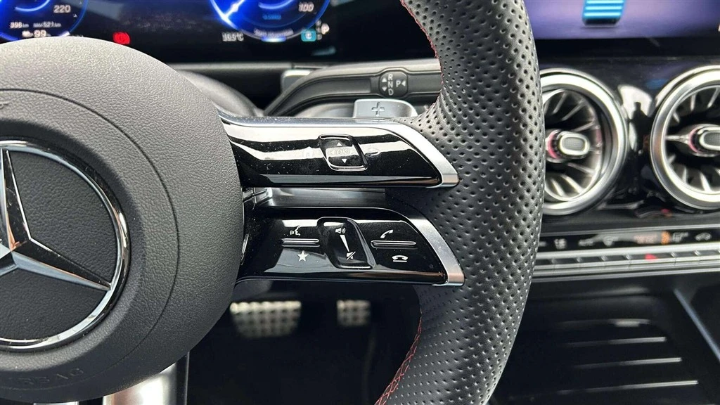 Mercedes-Benz-EQB-image-12