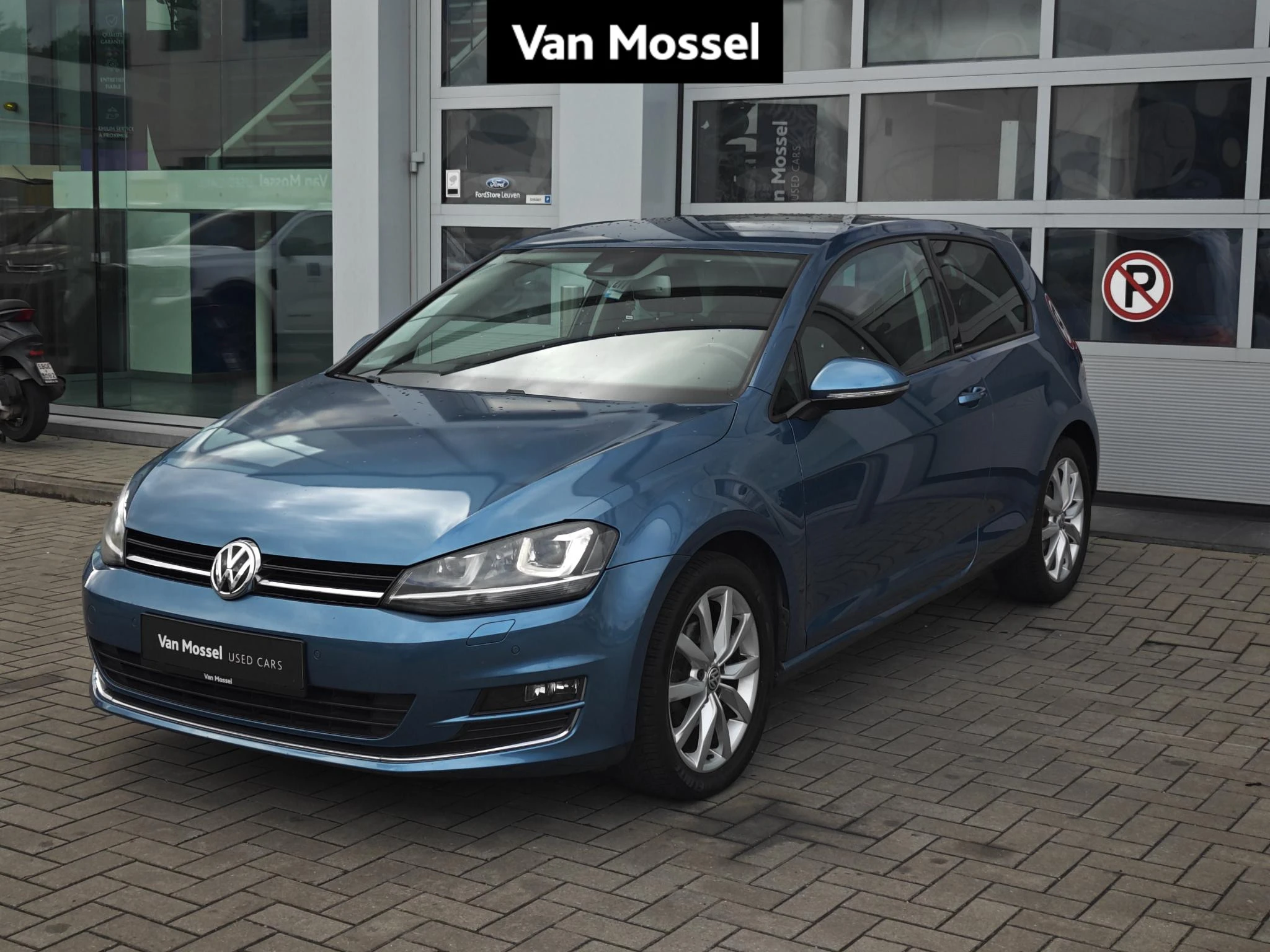 Volkswagen-Golf-image-0