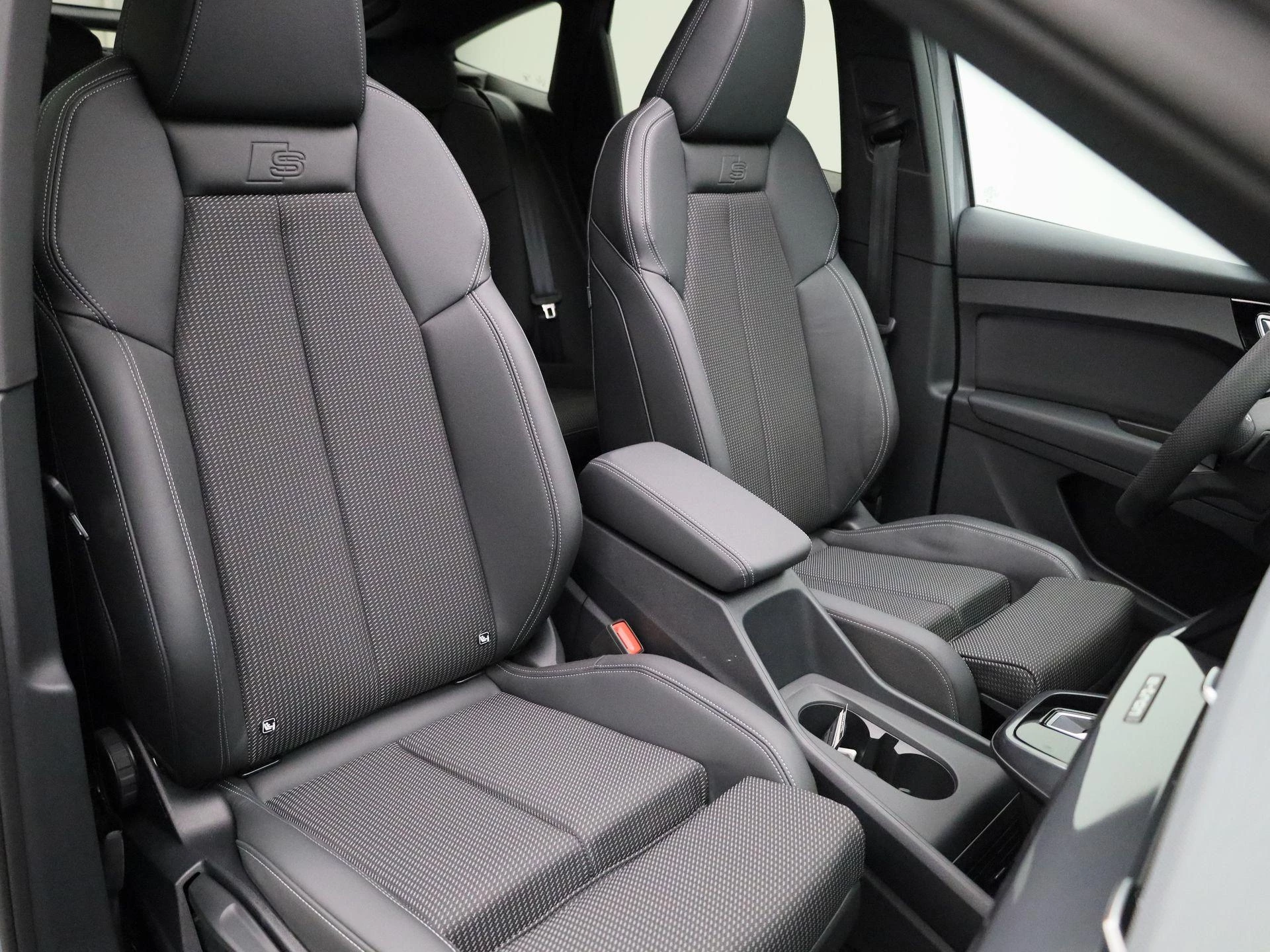 Audi-Q4 Sportback e-tron-image-50