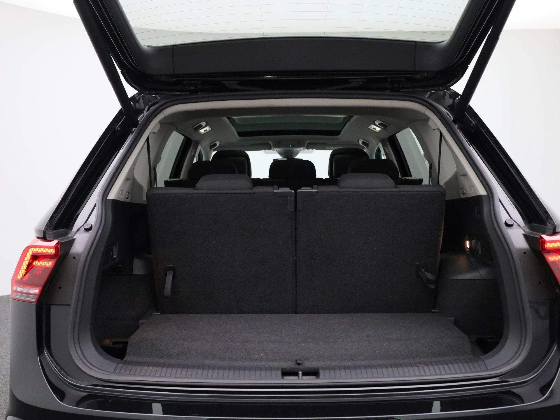 Volkswagen-Tiguan Allspace-image-14