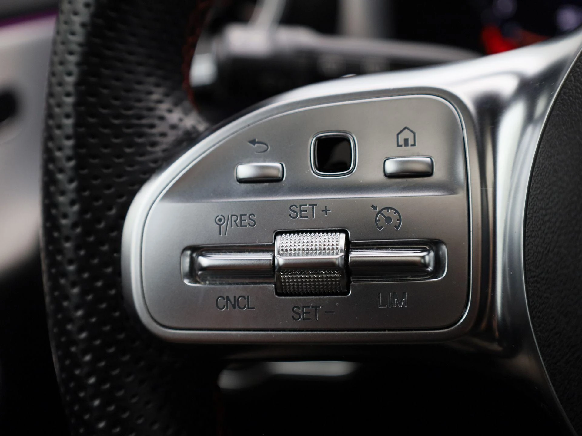 Mercedes-Benz-CLA-image-19