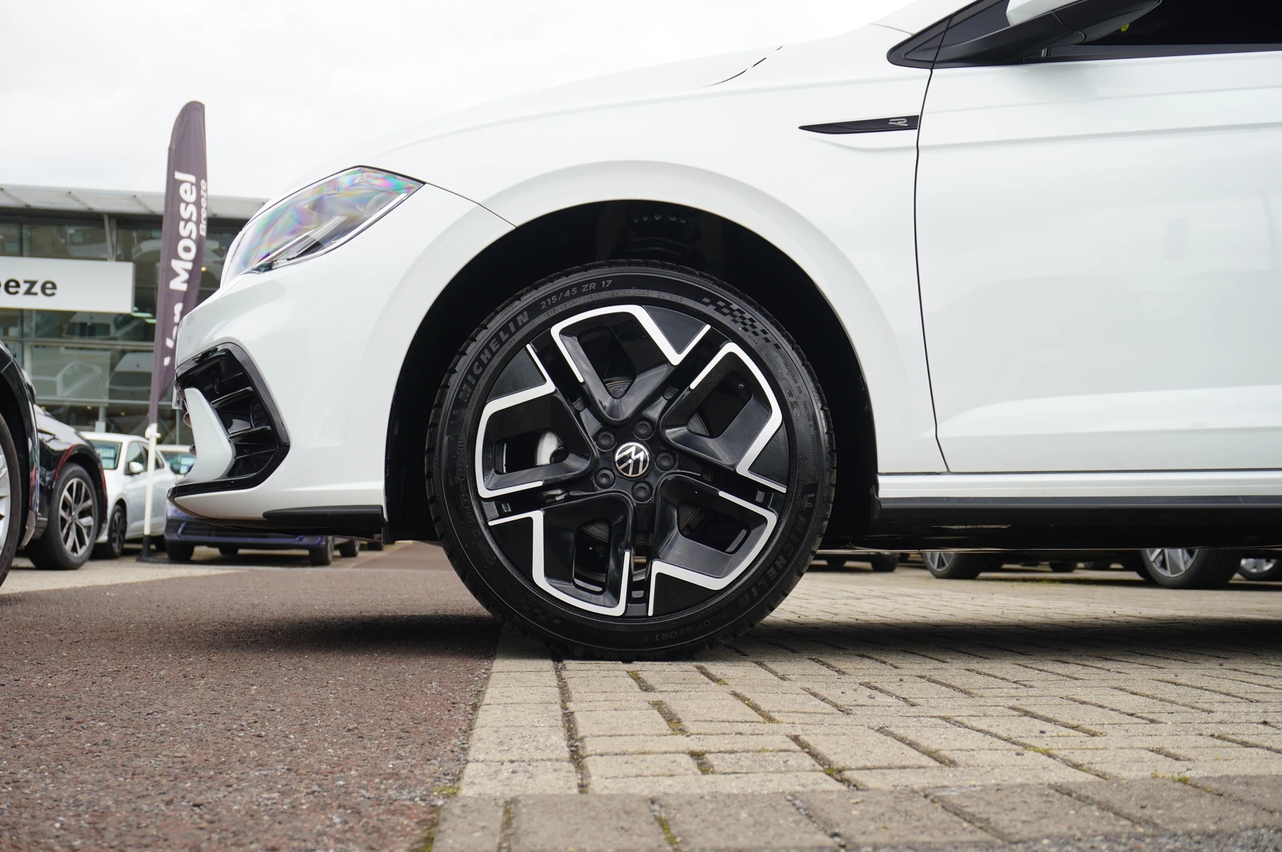 Volkswagen-Polo-image-4