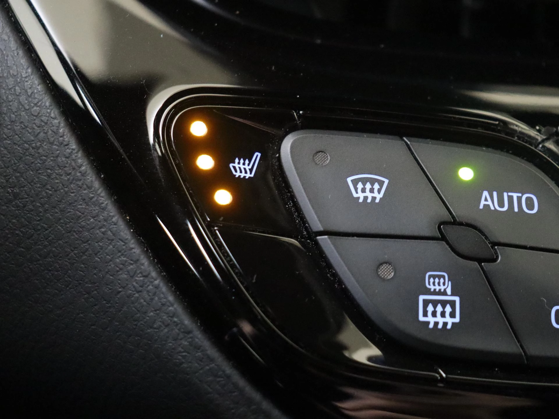 Toyota-C-HR-image-27