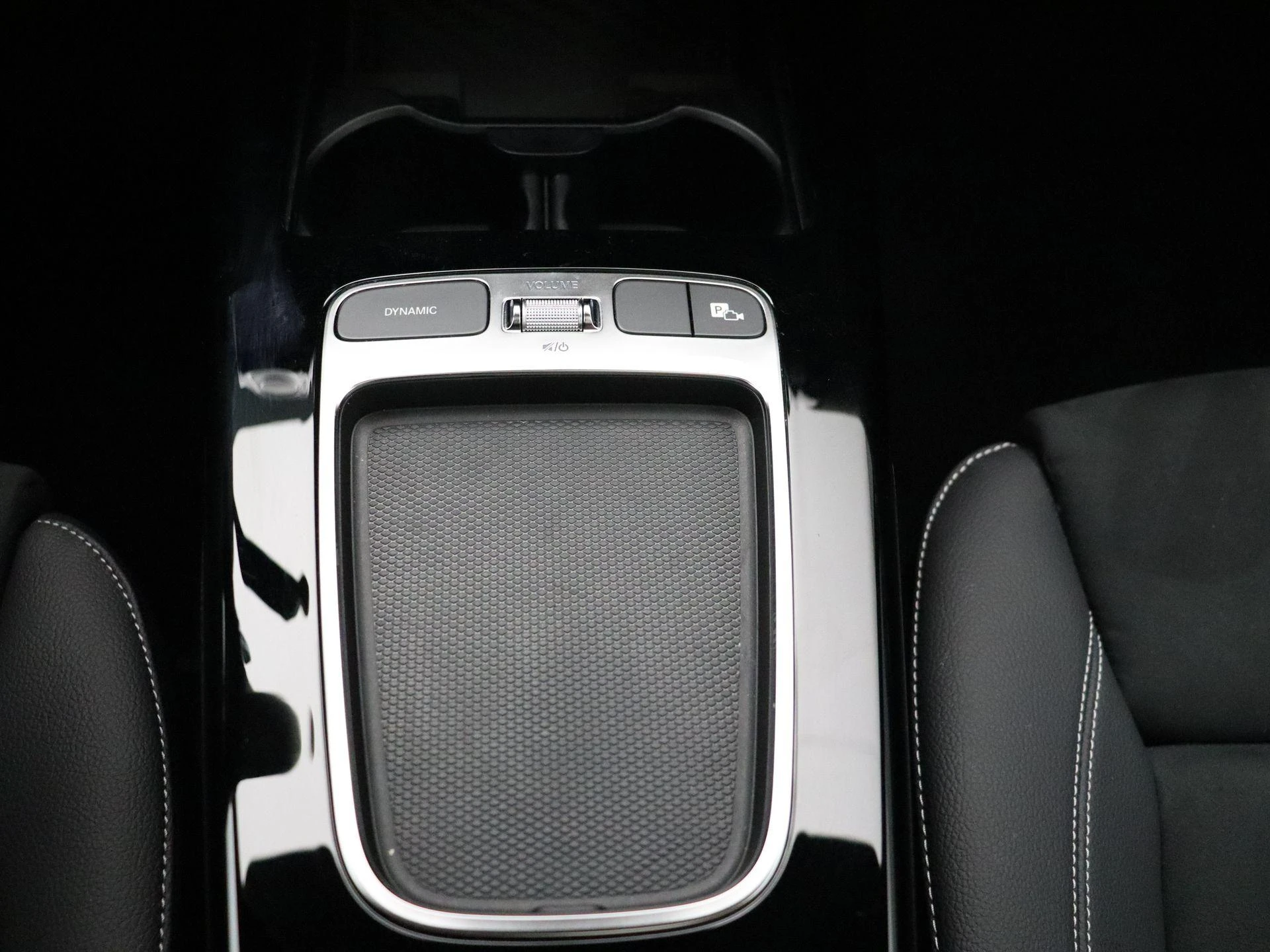 Mercedes-Benz-CLA-image-23