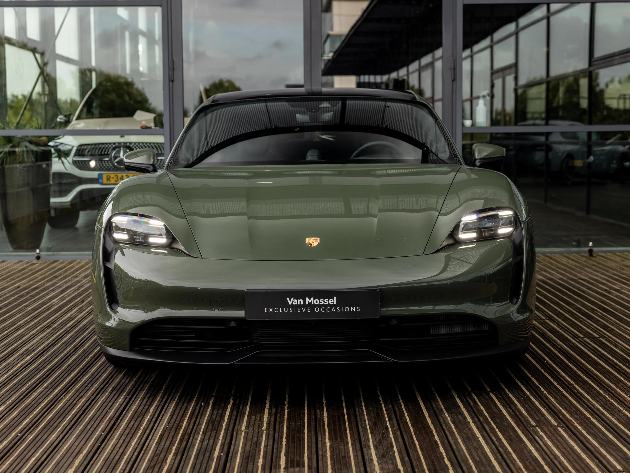 Porsche-Taycan-image-1