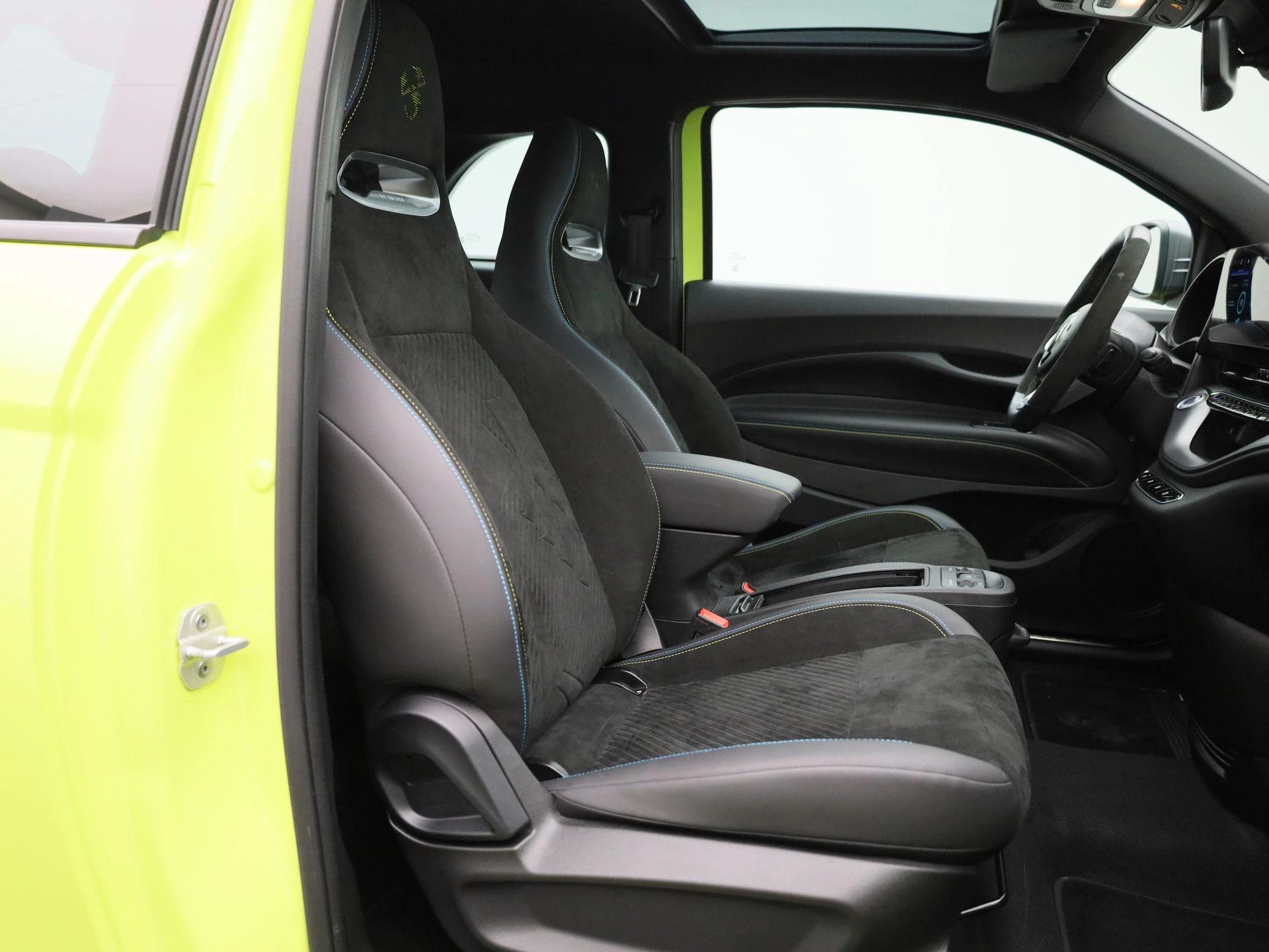 Abarth-500C-image-35