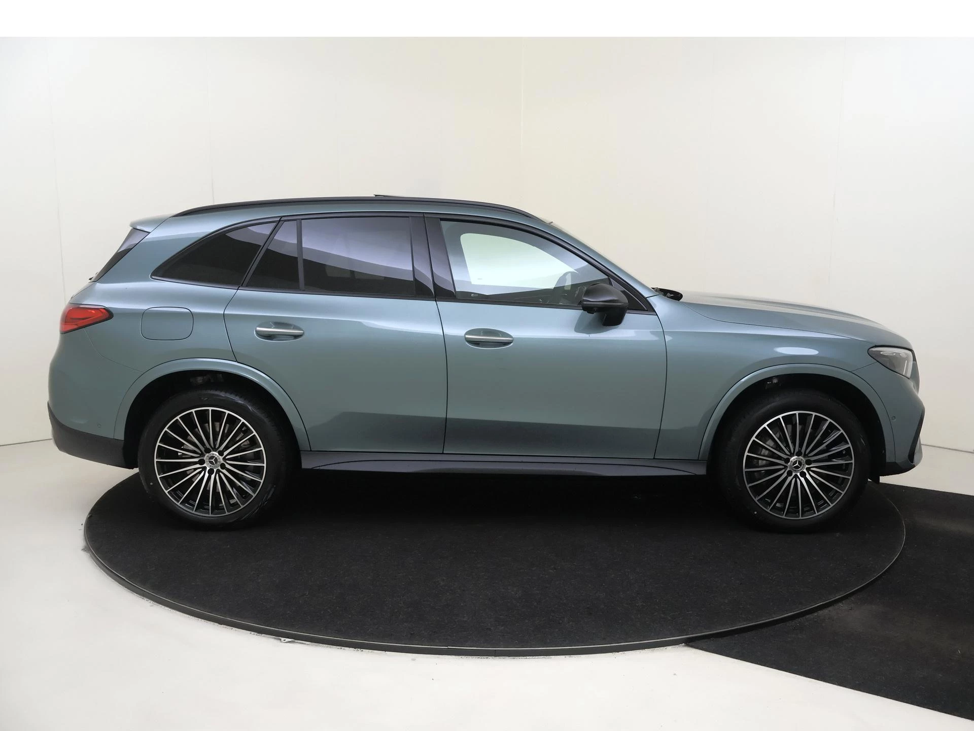 Mercedes-Benz-GLC-image-7