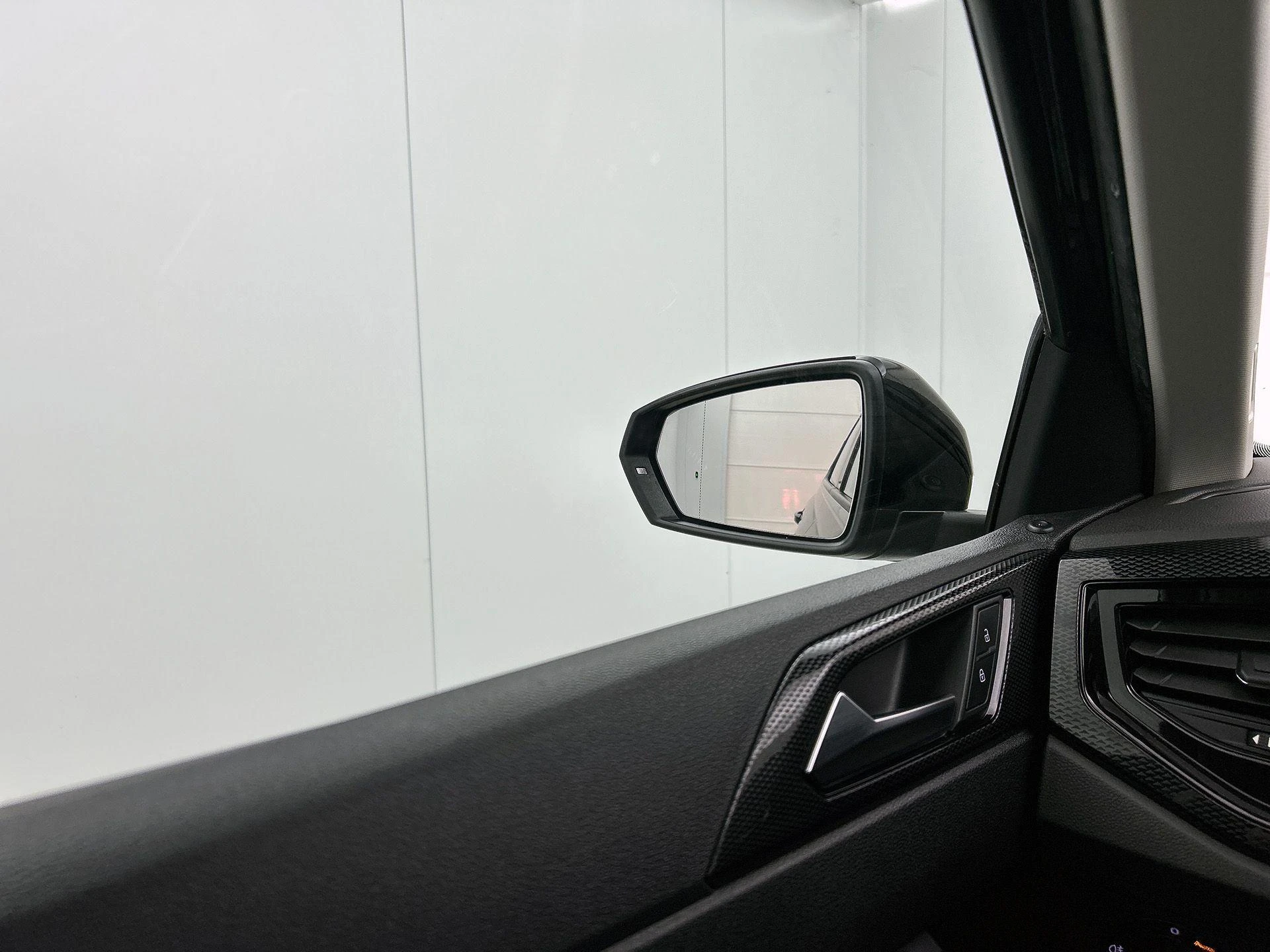 Volkswagen-Polo-image-19
