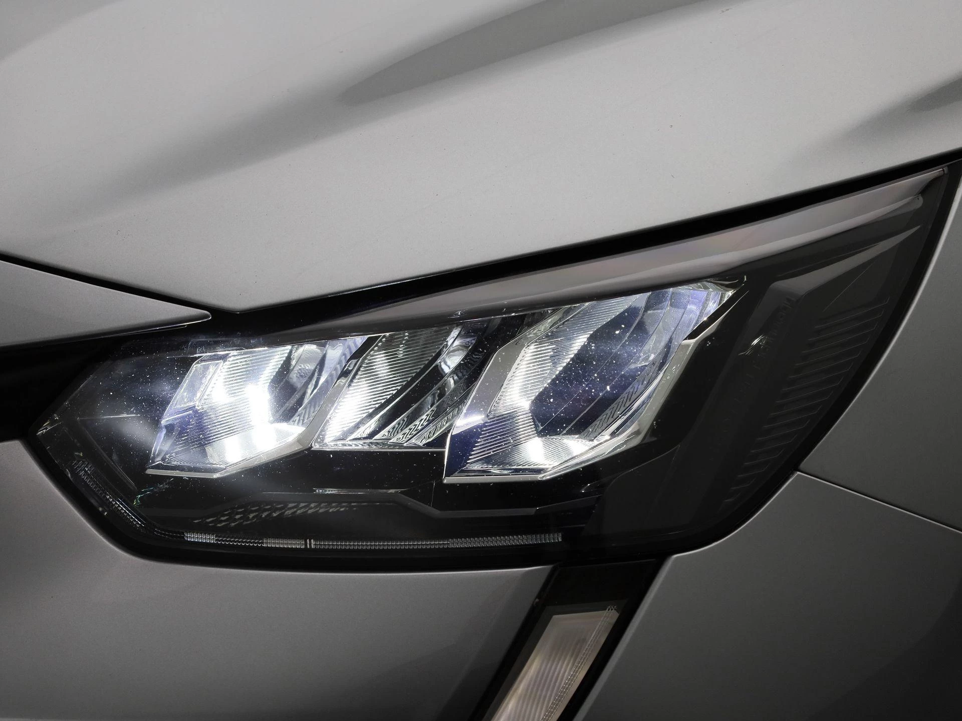 Peugeot-208-image-12