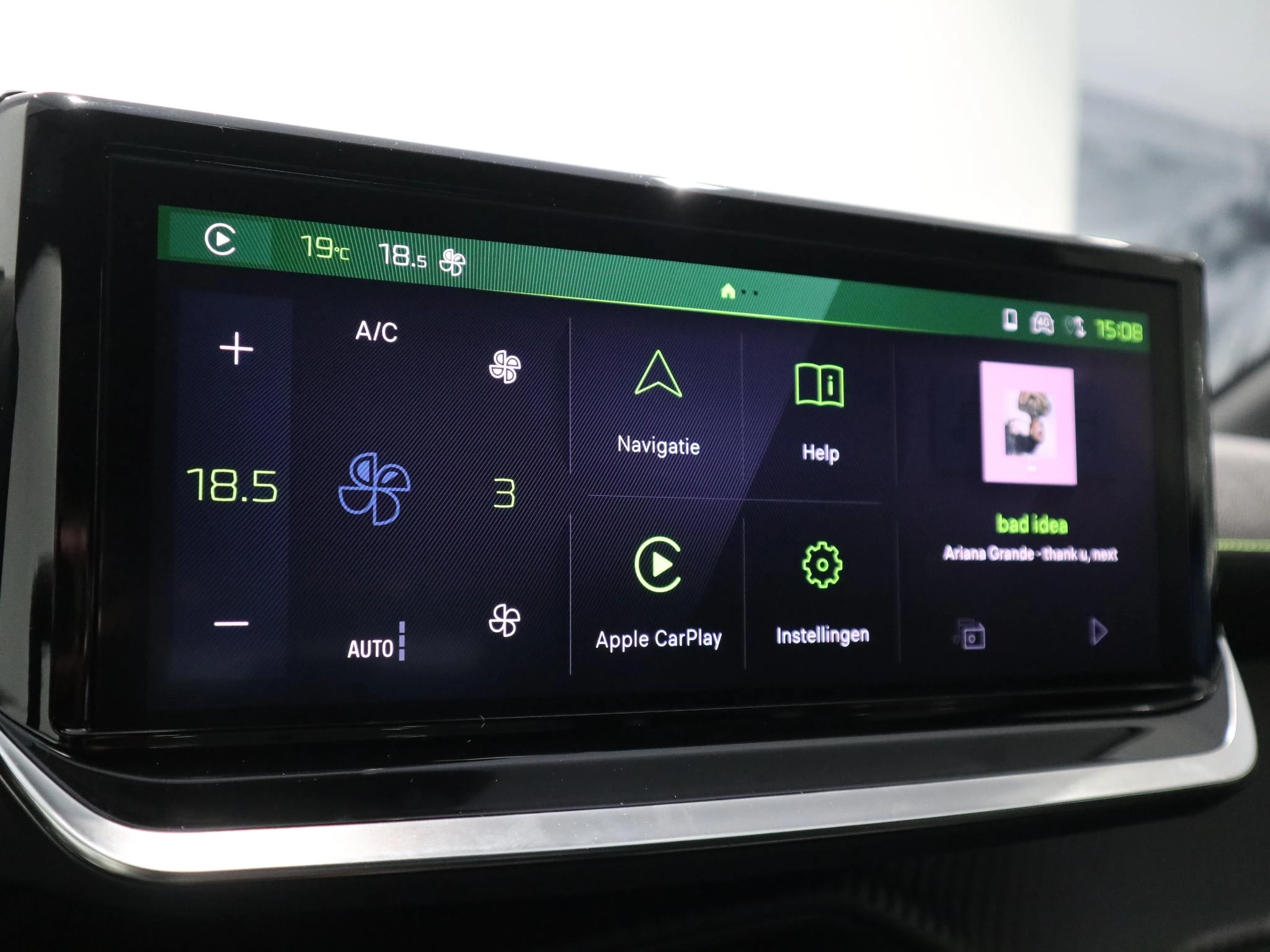 Peugeot-e-208-image-16