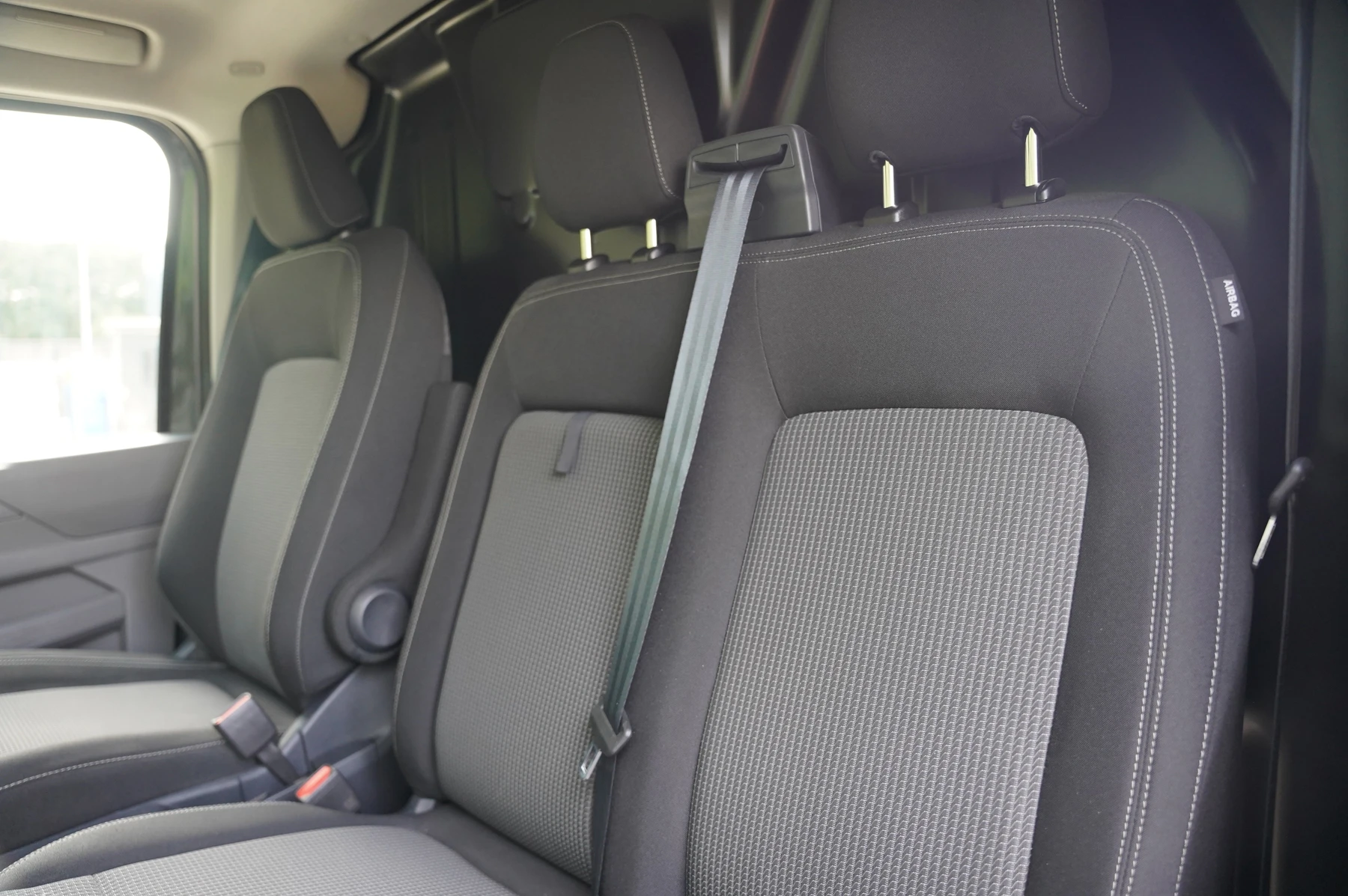 Volkswagen-Transporter-image-22