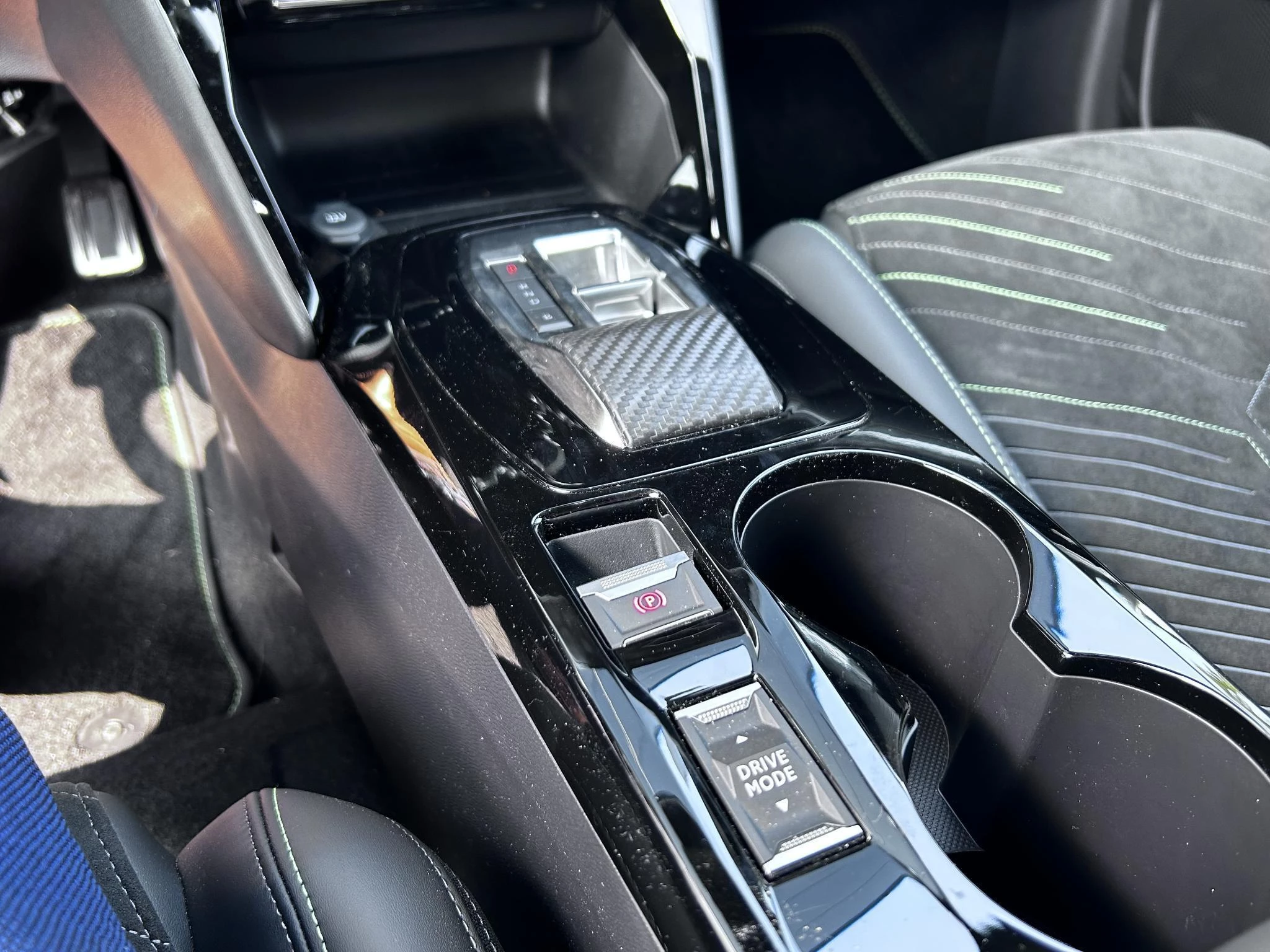 Peugeot-e-208-image-18