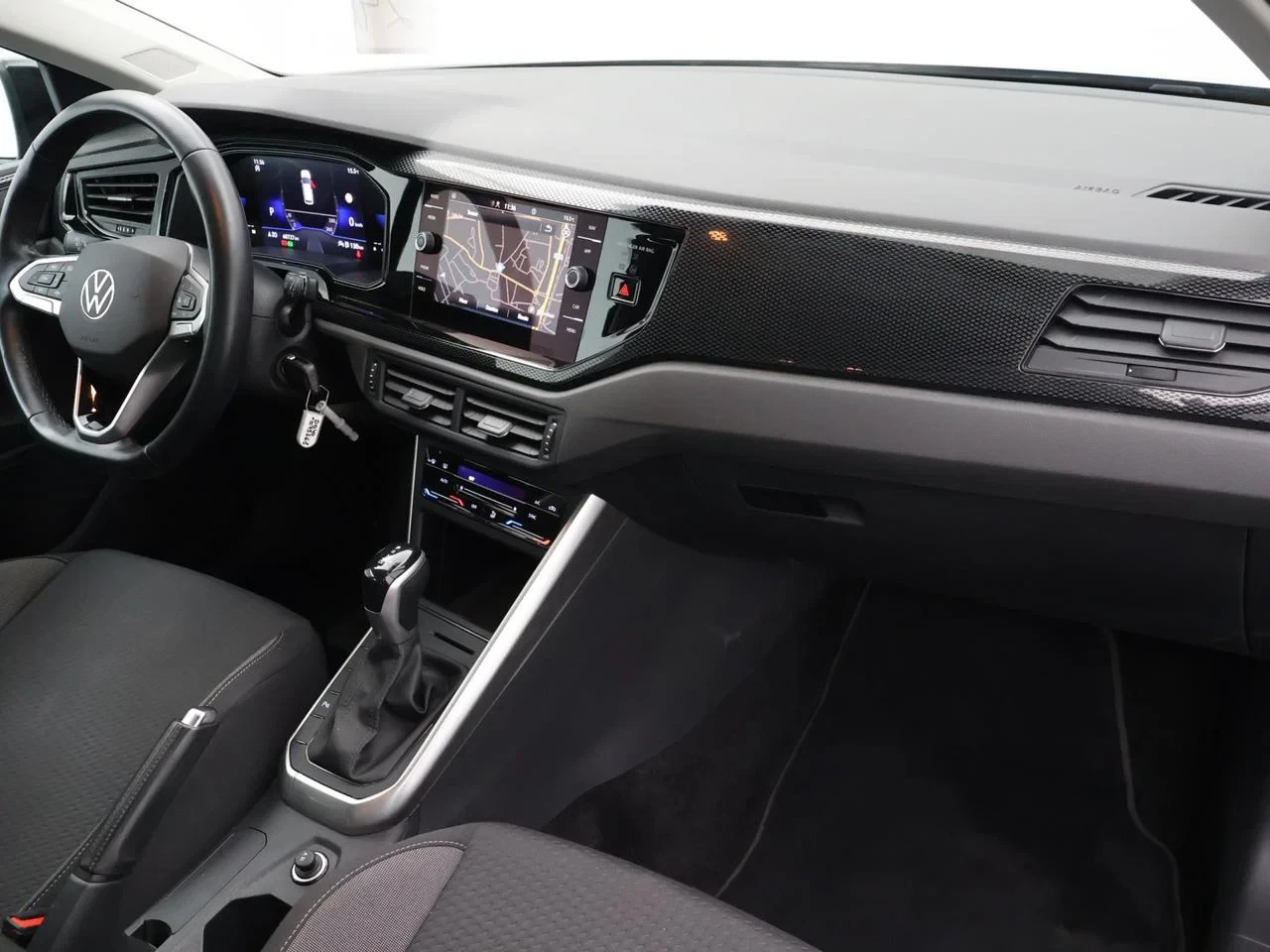 Volkswagen-Polo-image-10