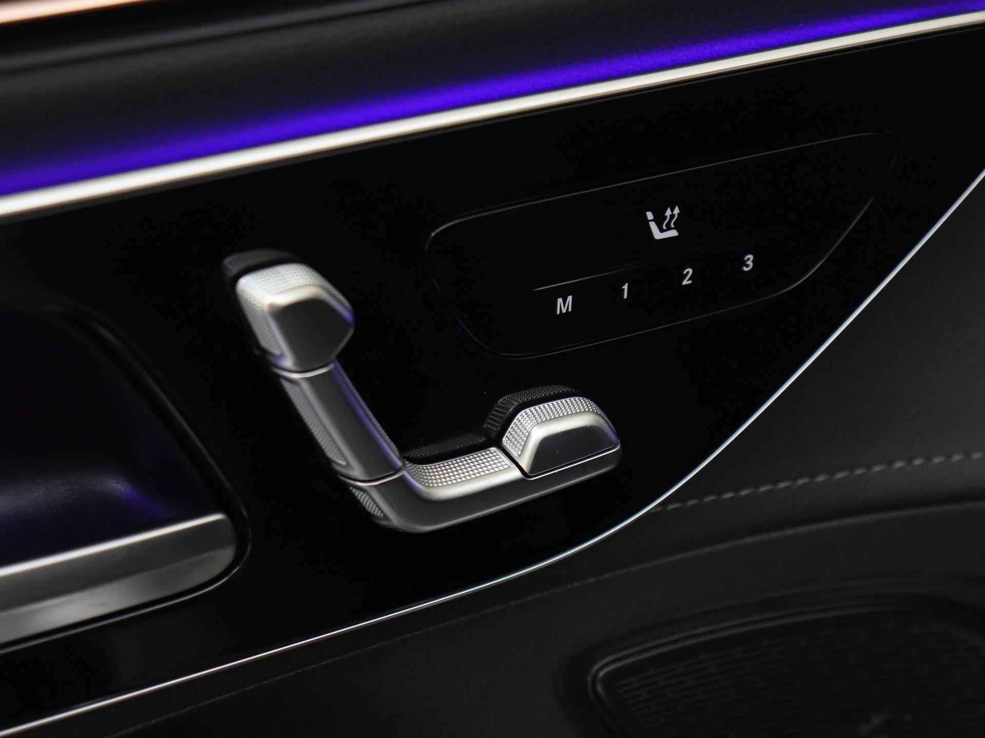Mercedes-Benz-EQE-image-25