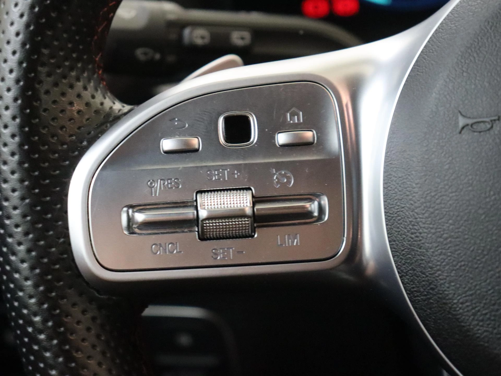 Mercedes-Benz-EQA-image-12