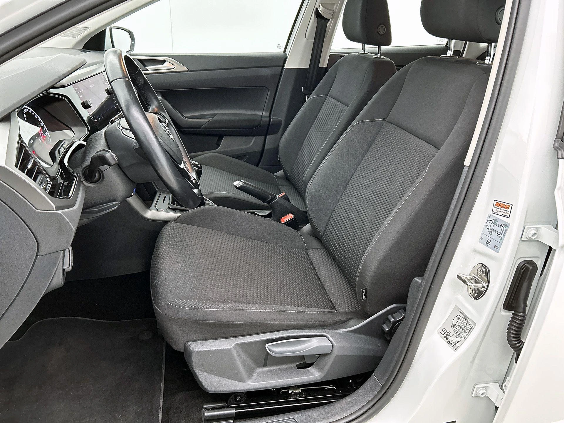 Volkswagen-Polo-image-33