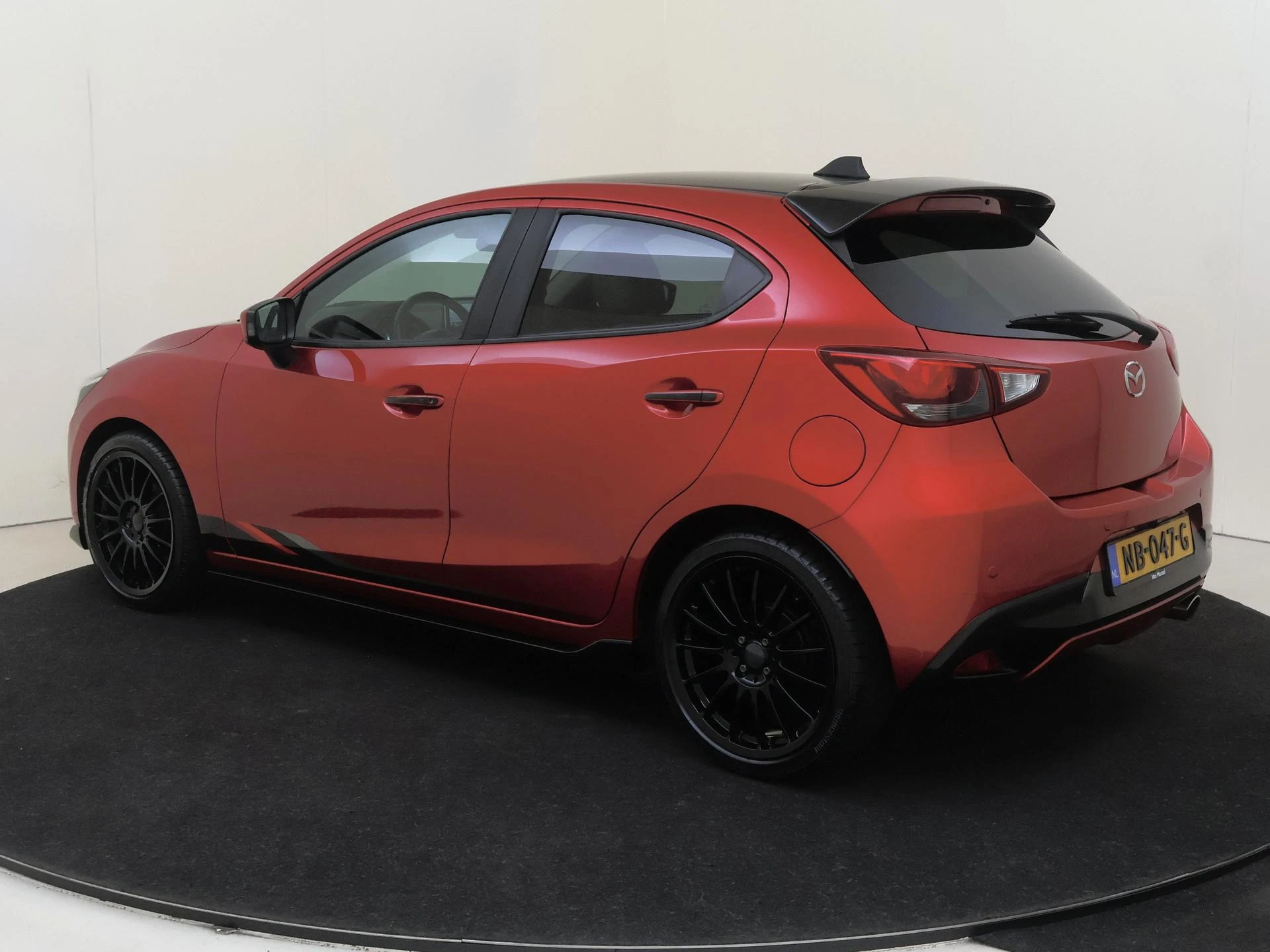Mazda-2-image-4