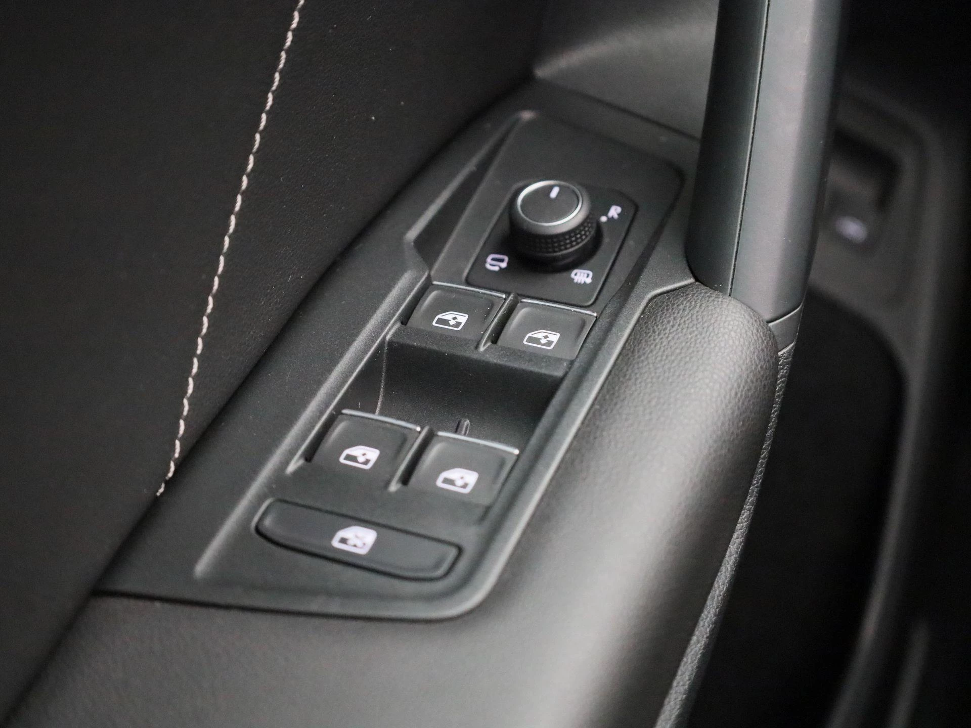 Volkswagen-Tiguan-image-36