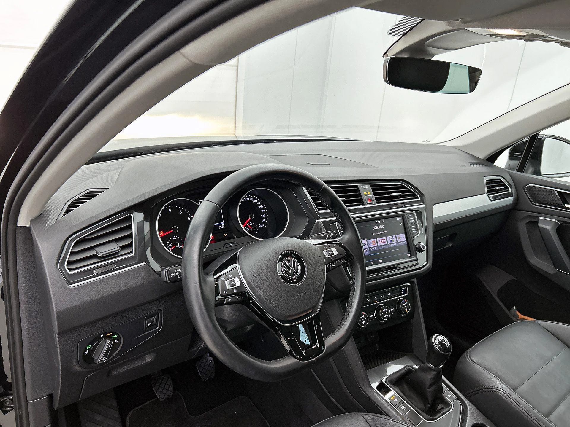 Volkswagen-Tiguan-image-16