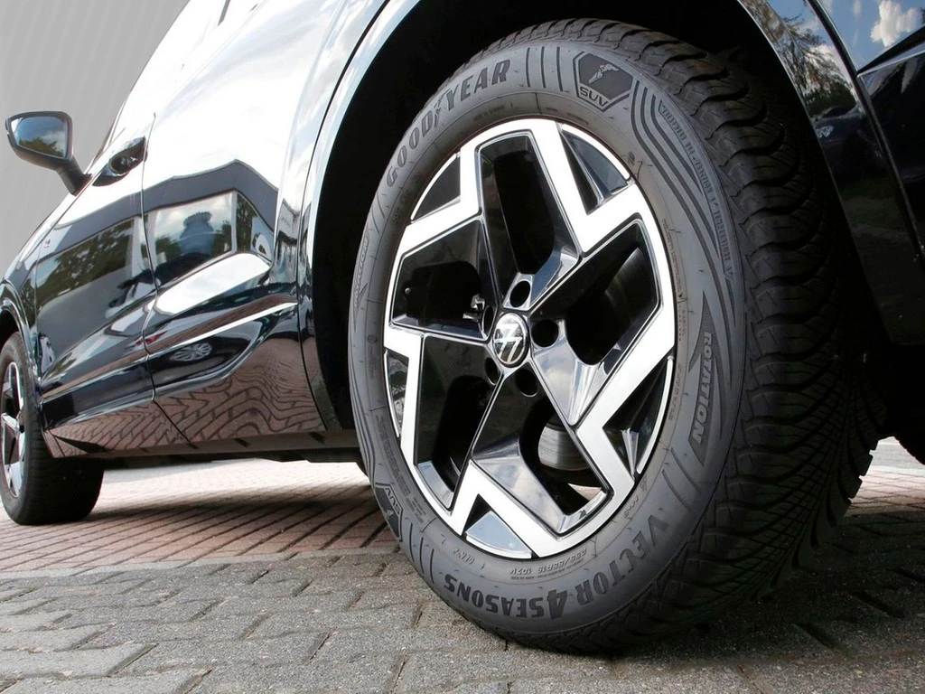 Volkswagen-Touareg-image-4