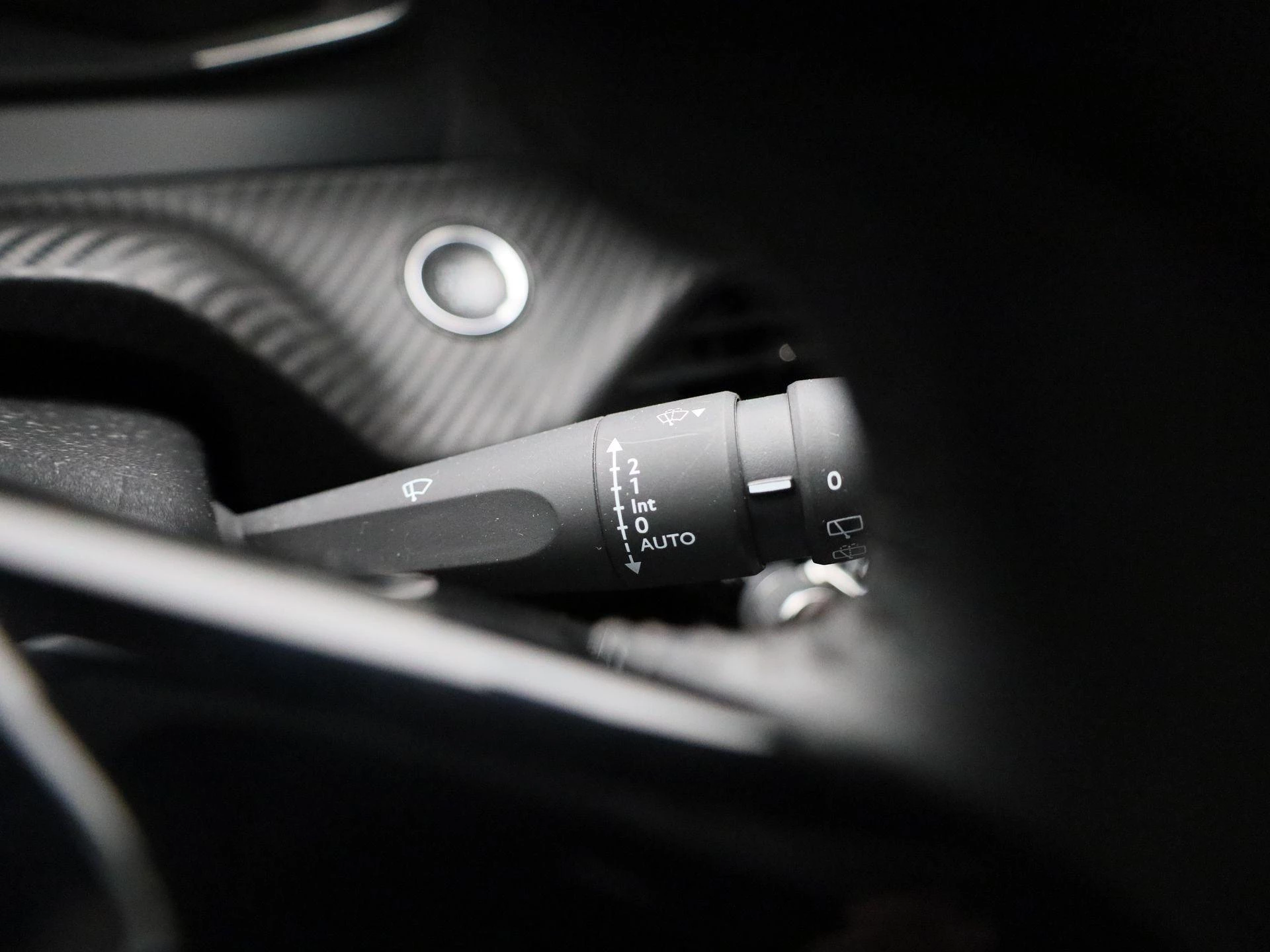 Peugeot-e-208-image-19