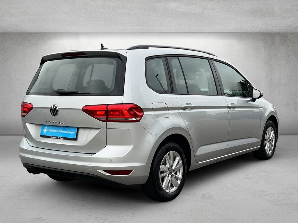 Volkswagen-Touran-image-2
