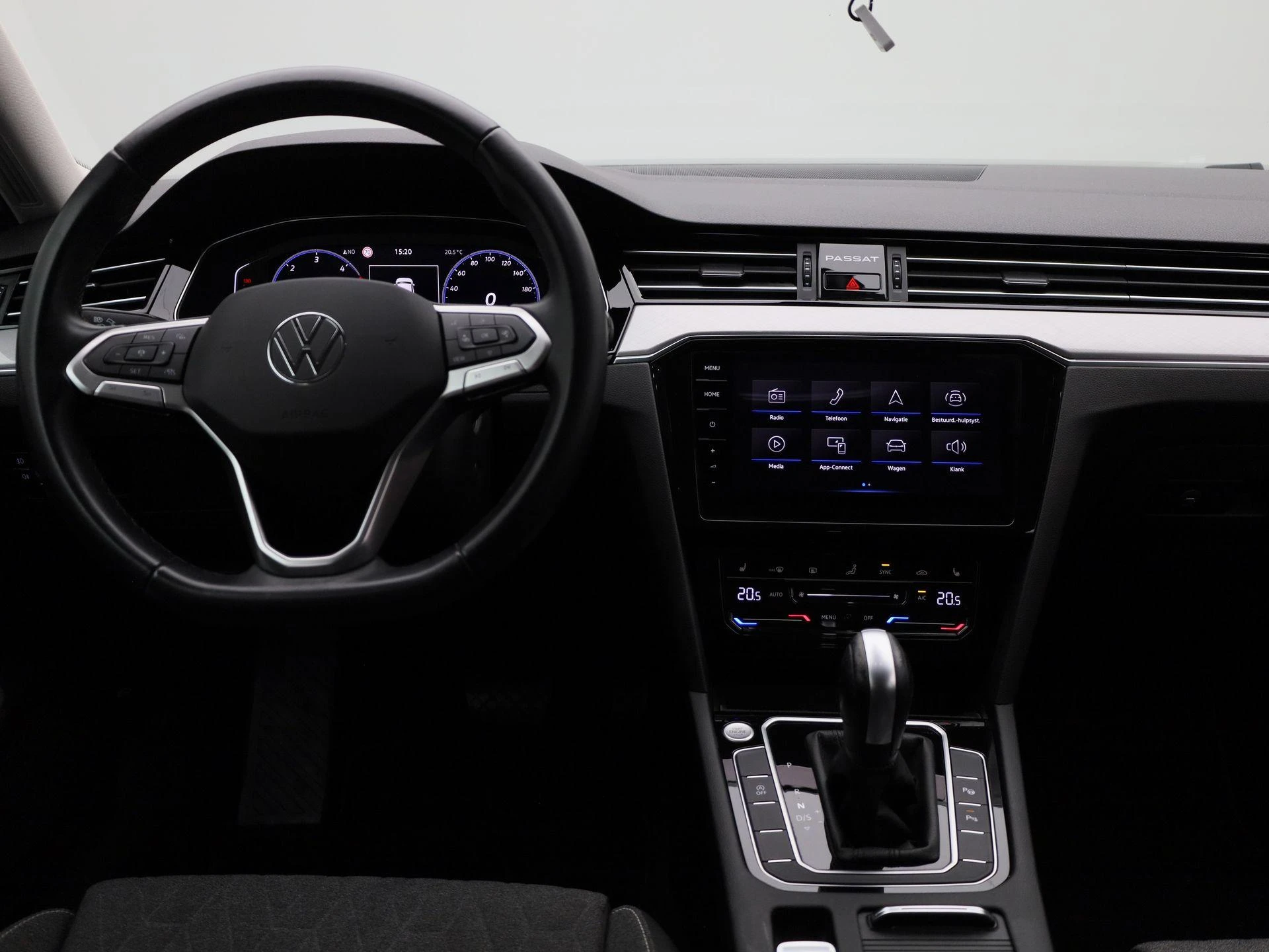 Volkswagen-Passat-image-6