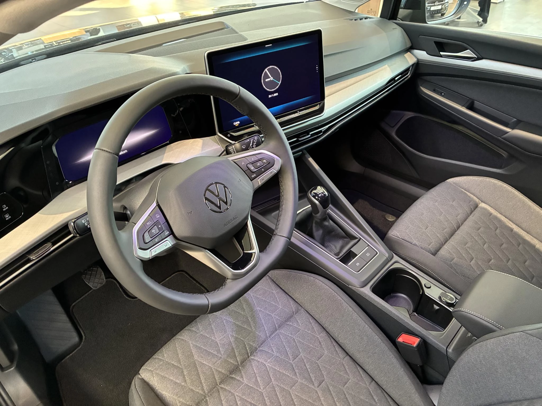 Volkswagen-Golf-image-8