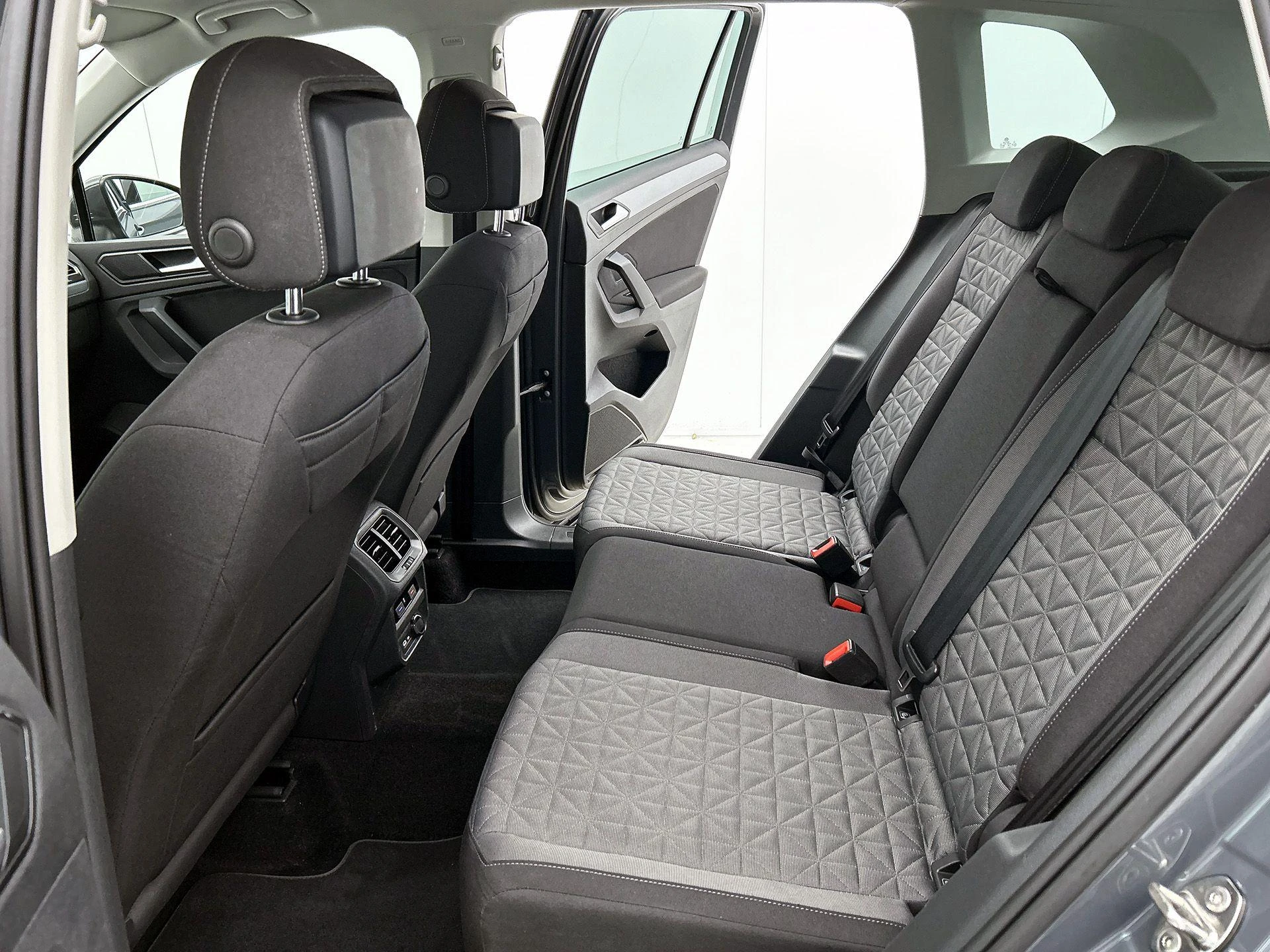 Volkswagen-Tiguan-image-26