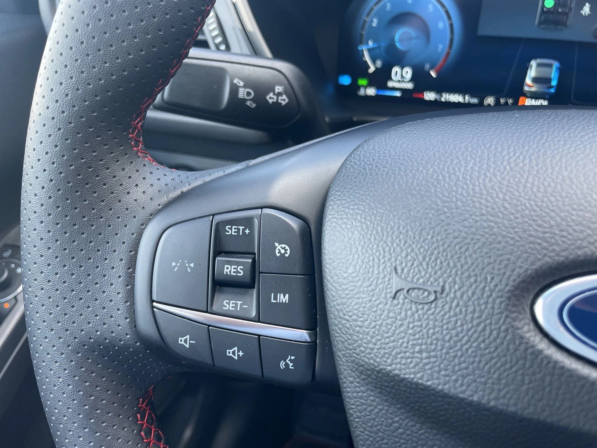 Ford Kuga ST-Line Aut.*PANO*KAM*LED-MATRIX*NAVI*GRA*WINTER-PKT.