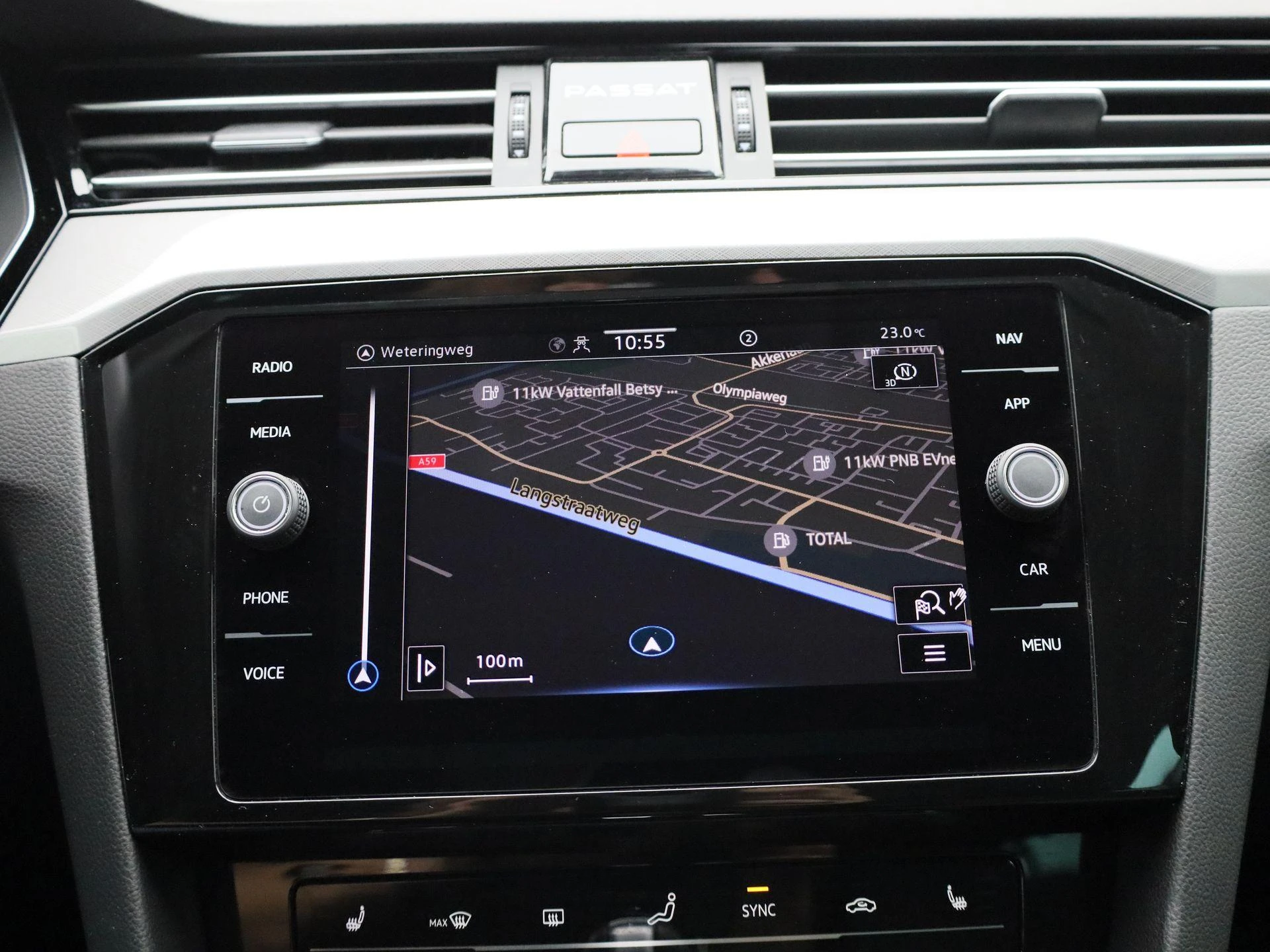 Volkswagen-Passat-image-14