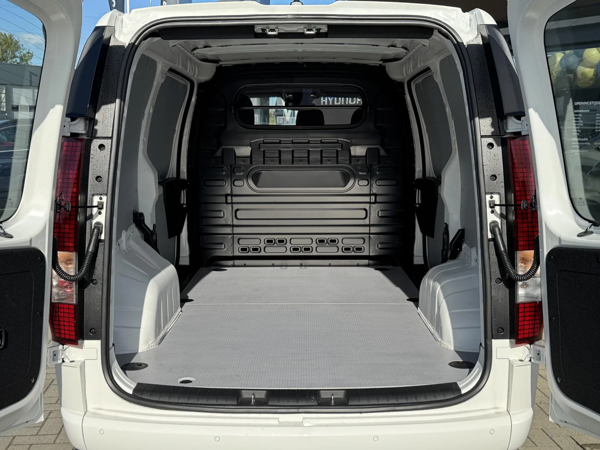 Hyundai-Staria-image-7