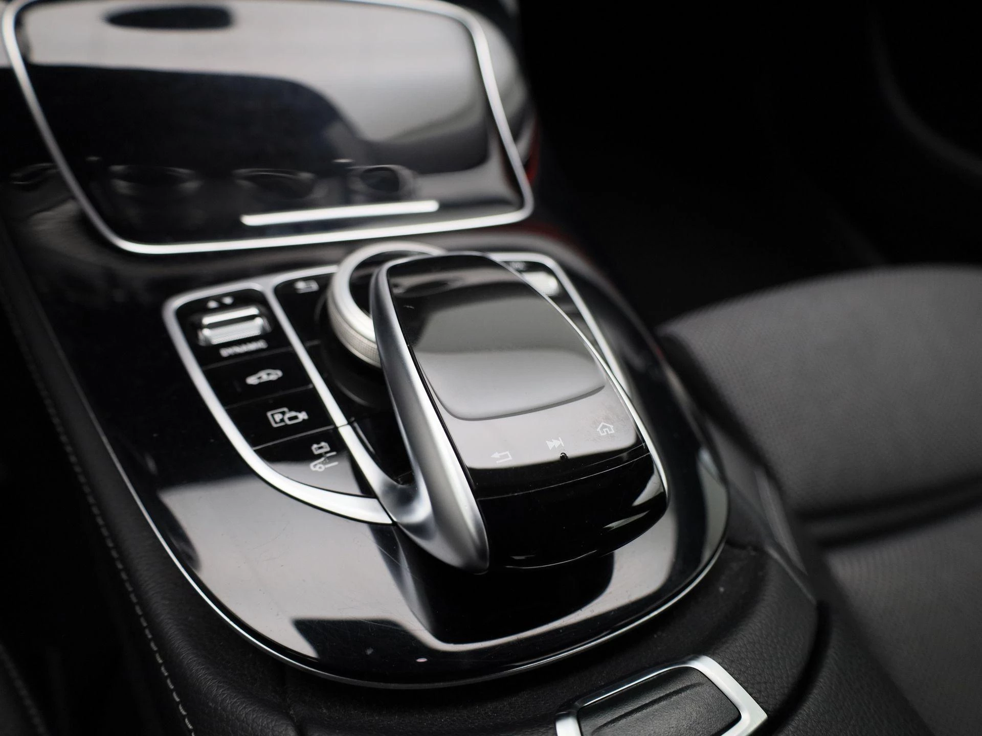 Mercedes-Benz-E-Klasse-image-21