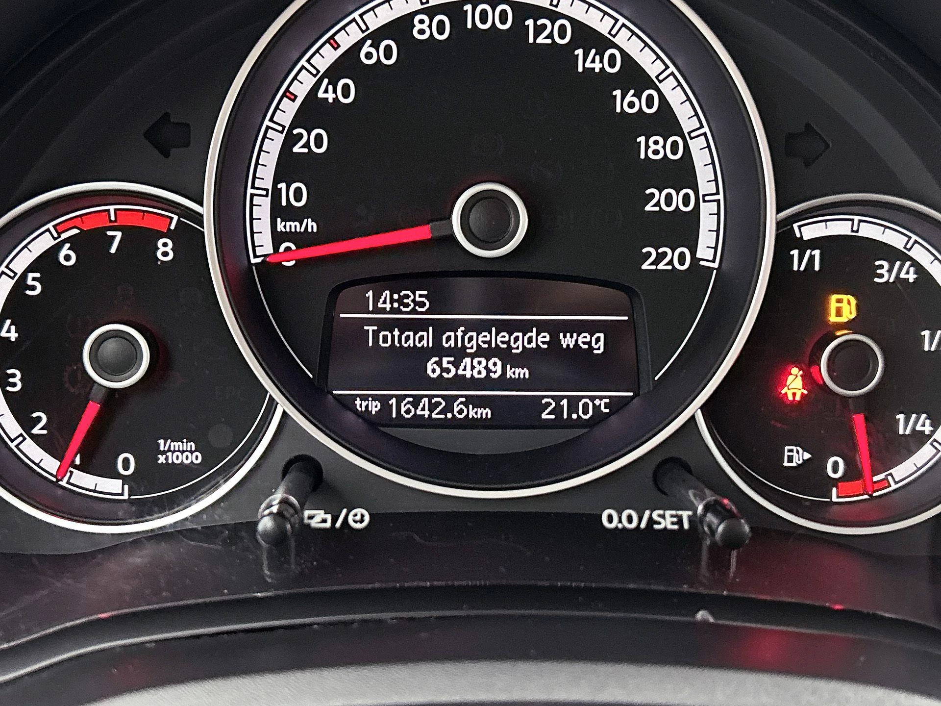 Volkswagen-up!-image-19