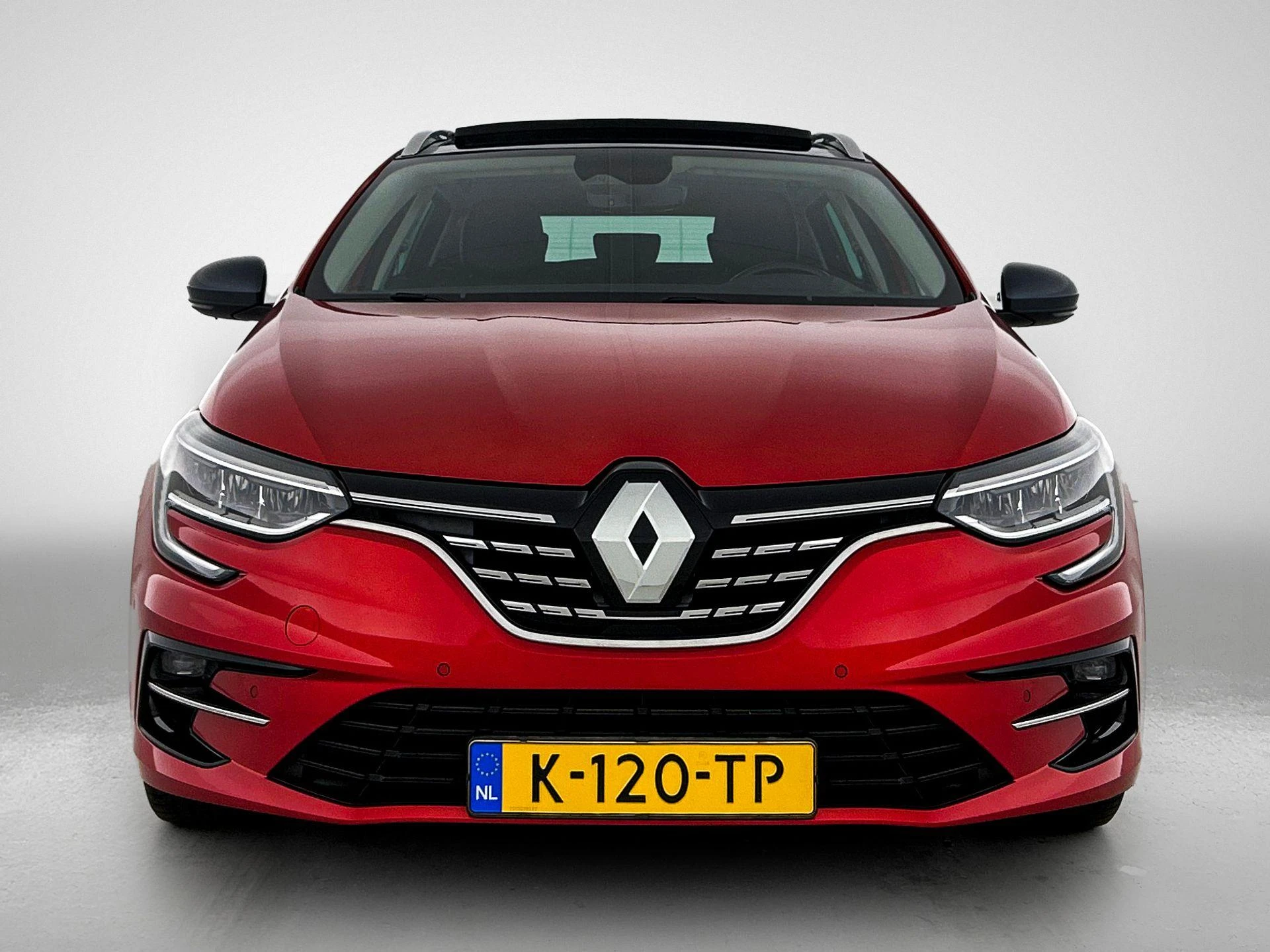 Renault-Megane E-Tech-image-4