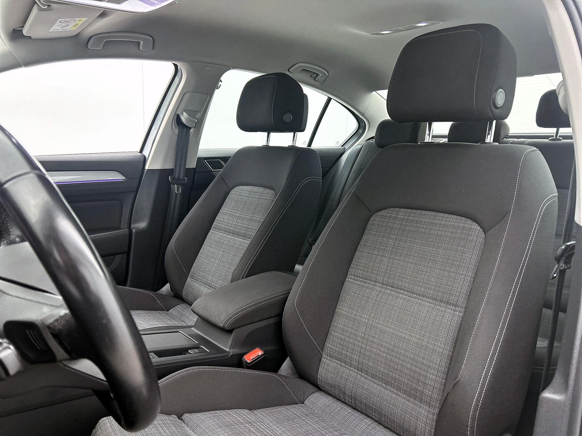 Volkswagen-Passat-image-36