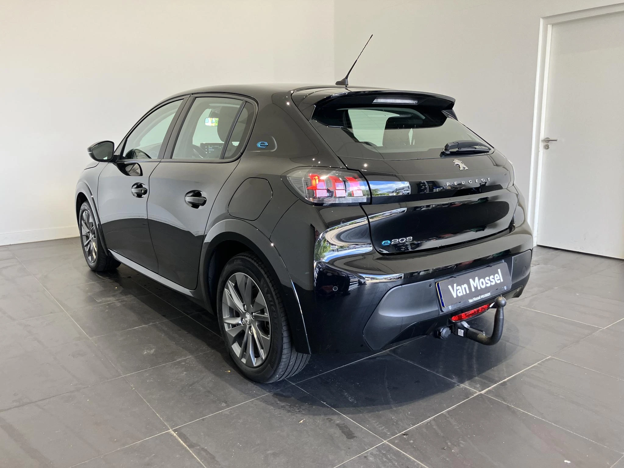 Peugeot-e-208-image-7