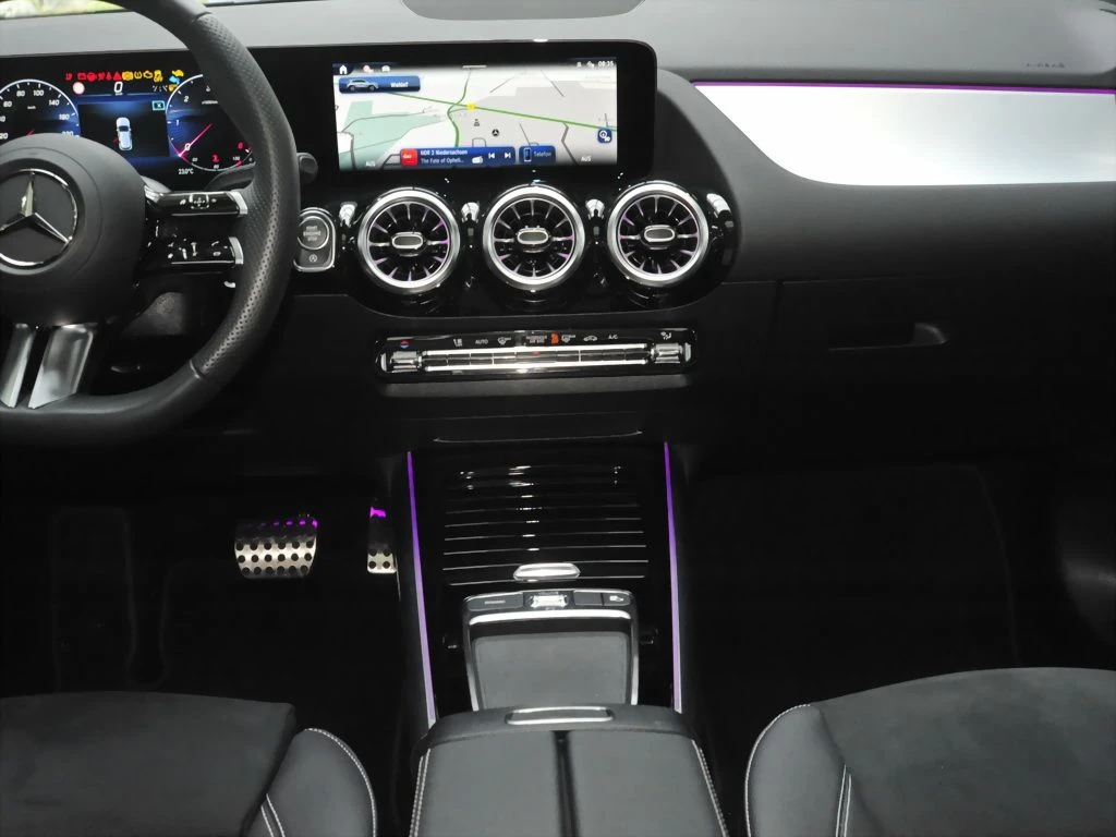 Mercedes-Benz-GLA 200 d-image-10